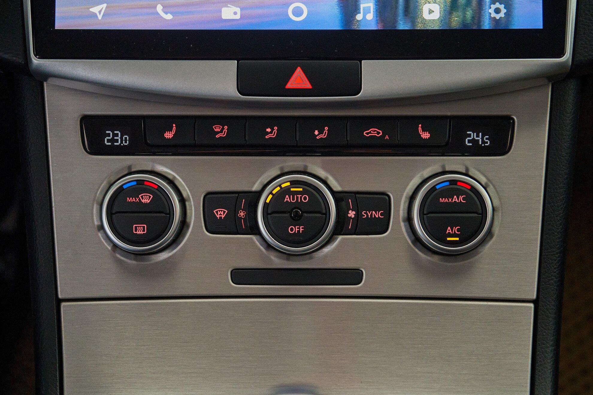 Volkswagen Passat 2013, черный
