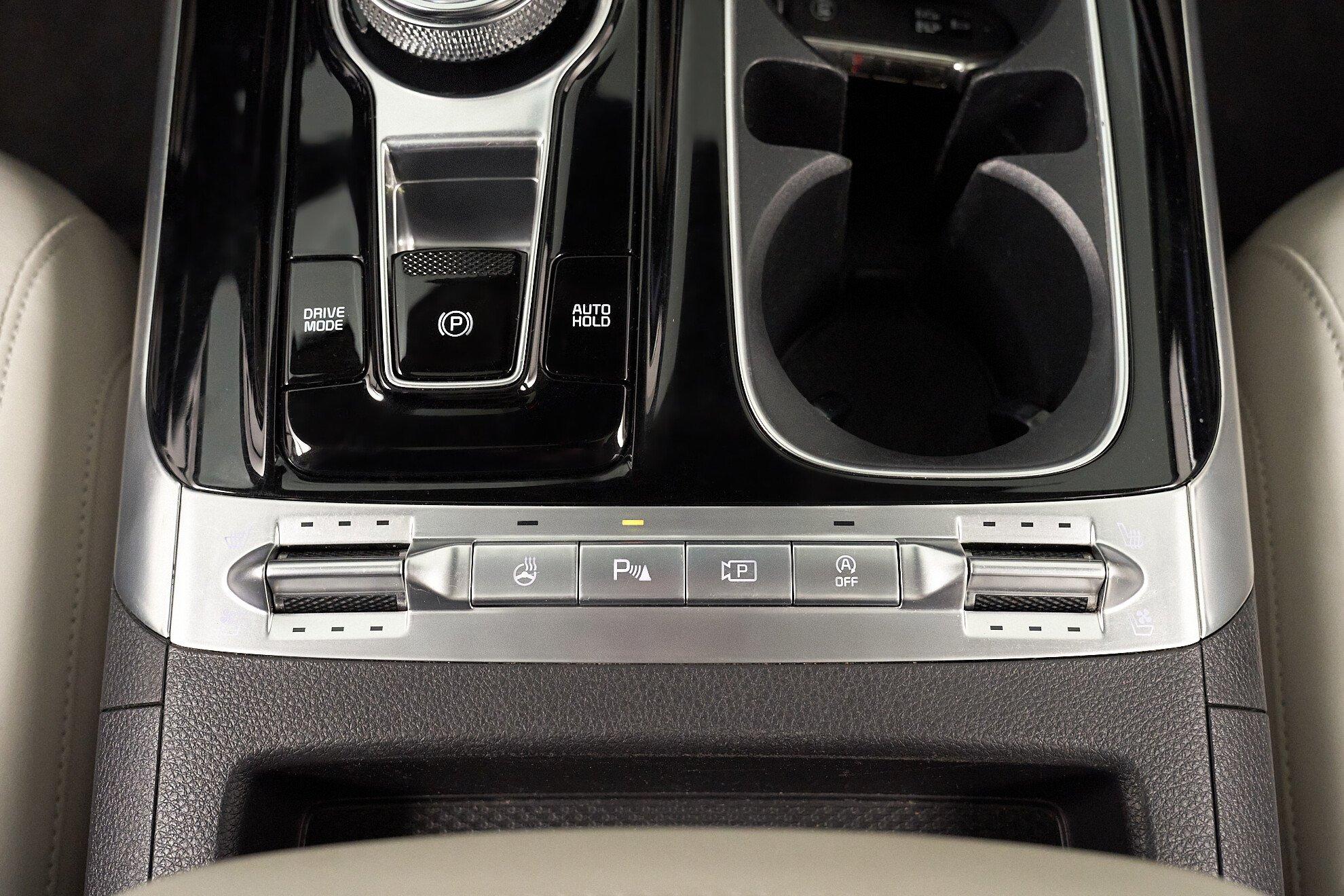 Kia Carnival 2022, черный