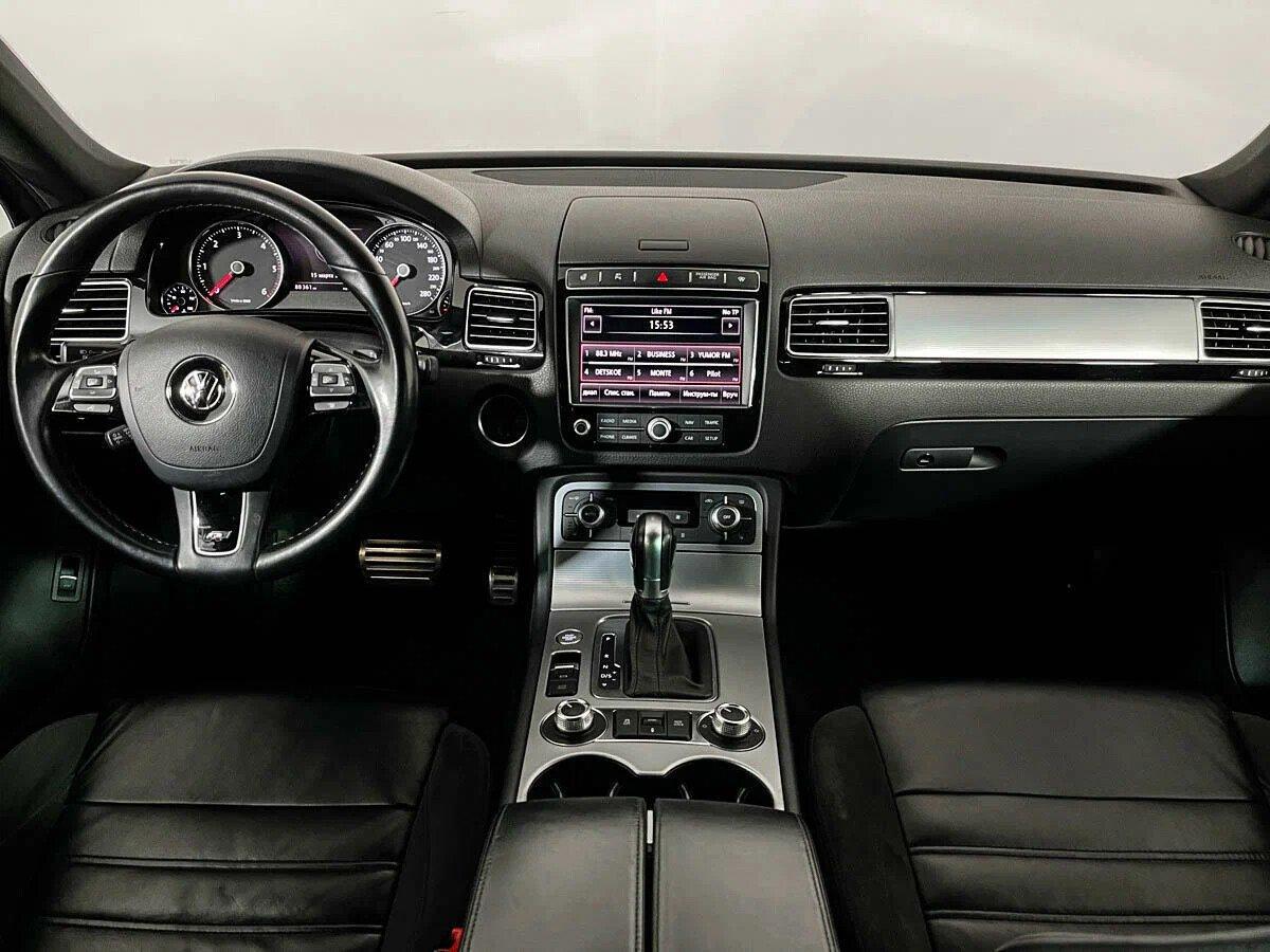 Volkswagen Touareg 2018, синий