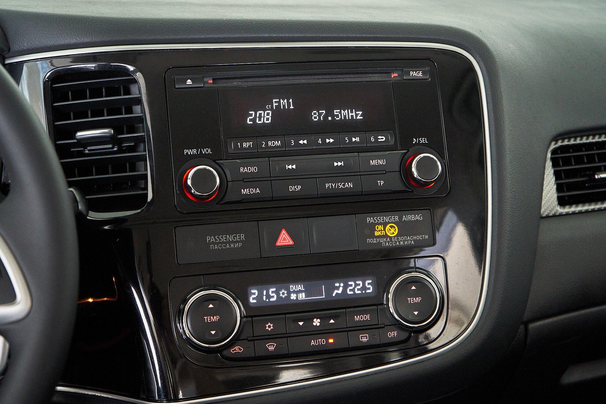 Mitsubishi Outlander 2013, белый