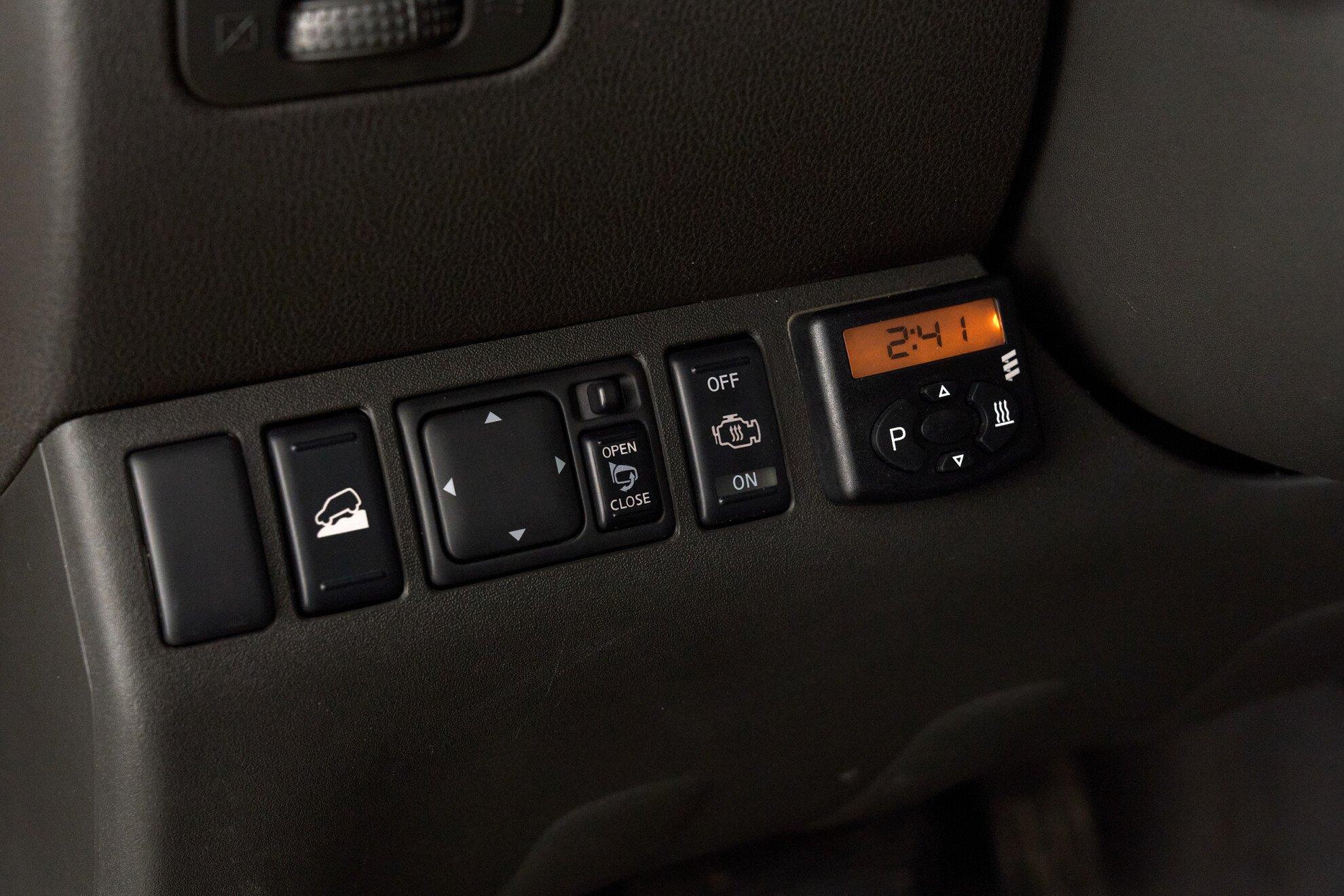 Nissan Pathfinder 2009, серебряный