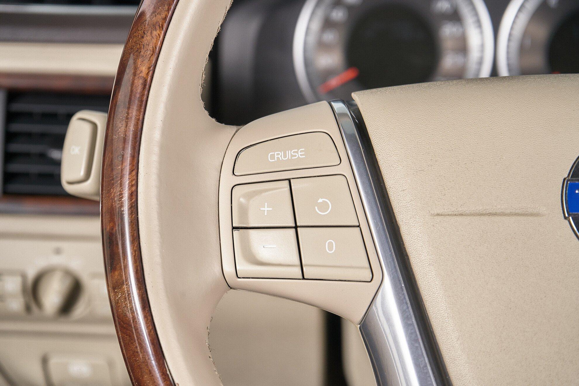 Volvo XC70 2012, черный