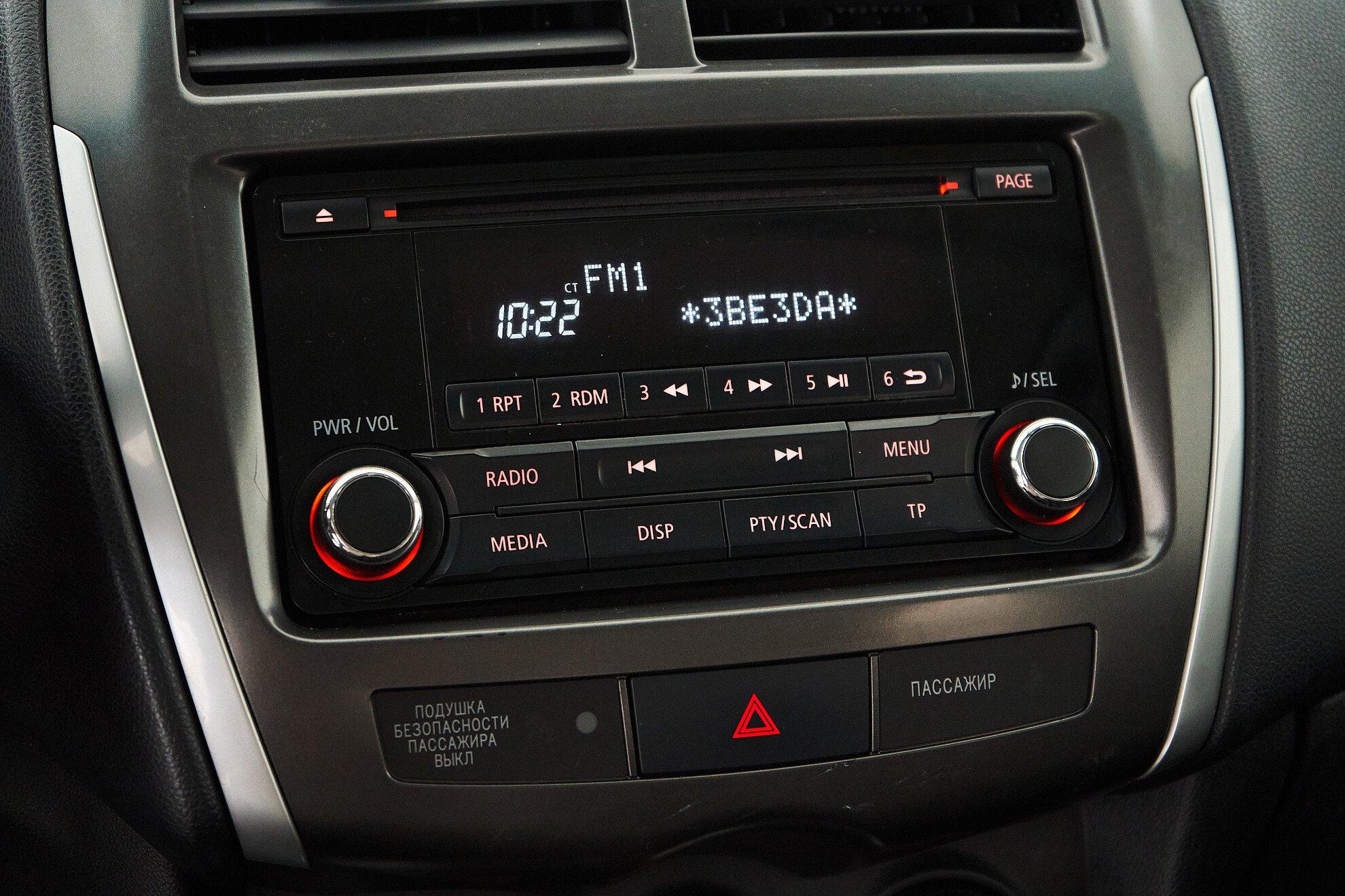 Mitsubishi ASX 2012, белый