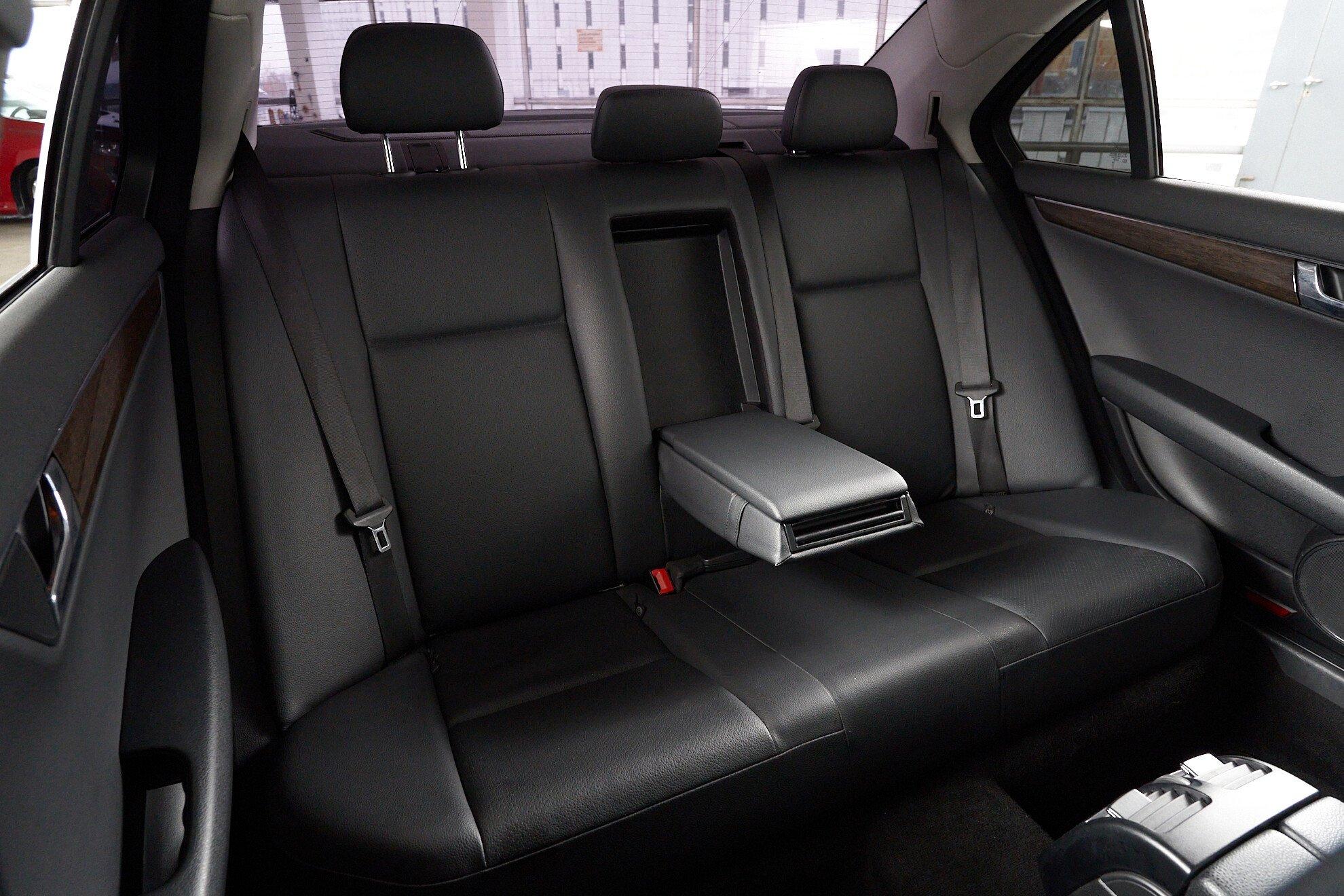 Mercedes-Benz C-Класс 2010, черный
