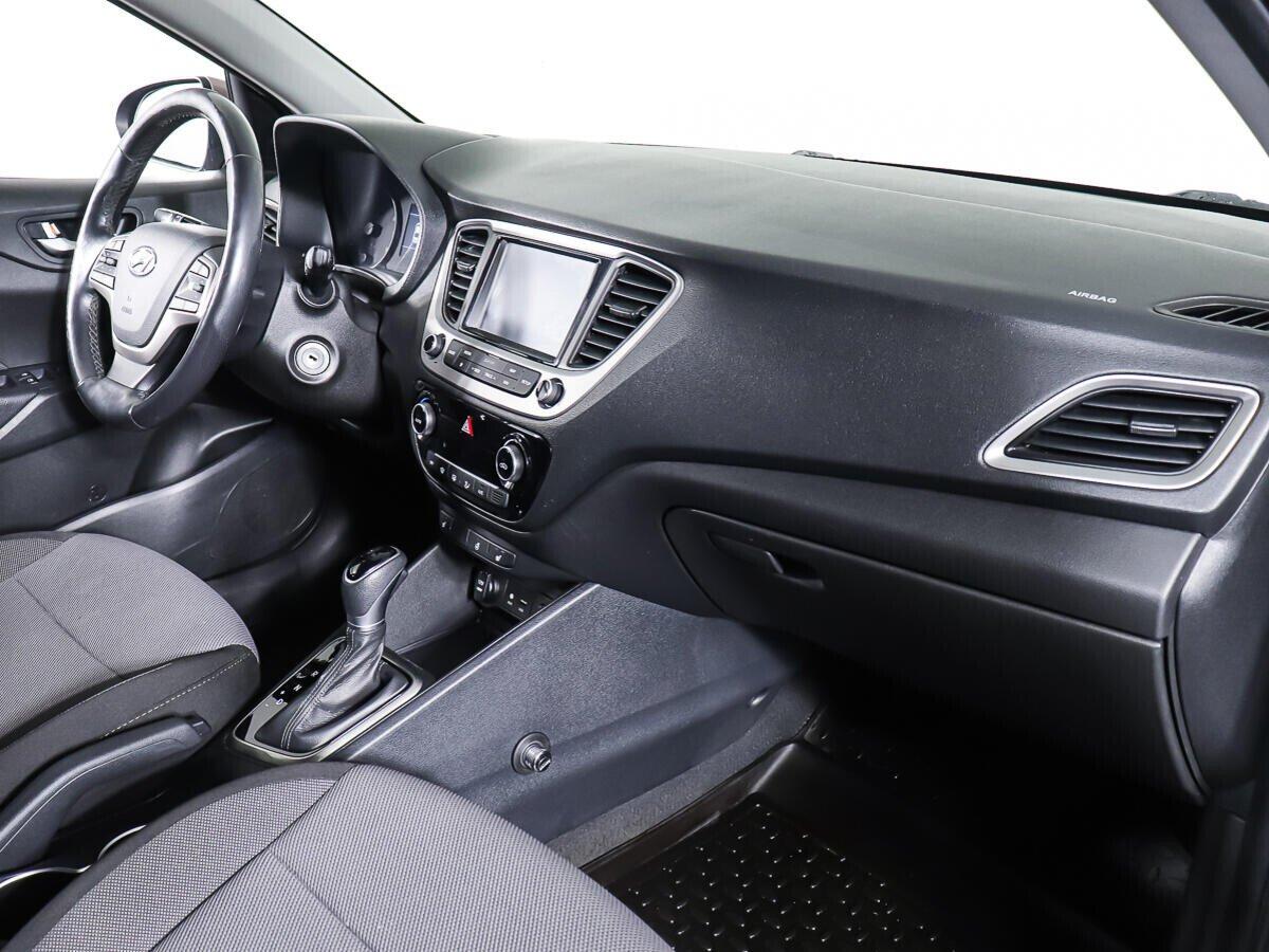 Hyundai Solaris 2019, серый