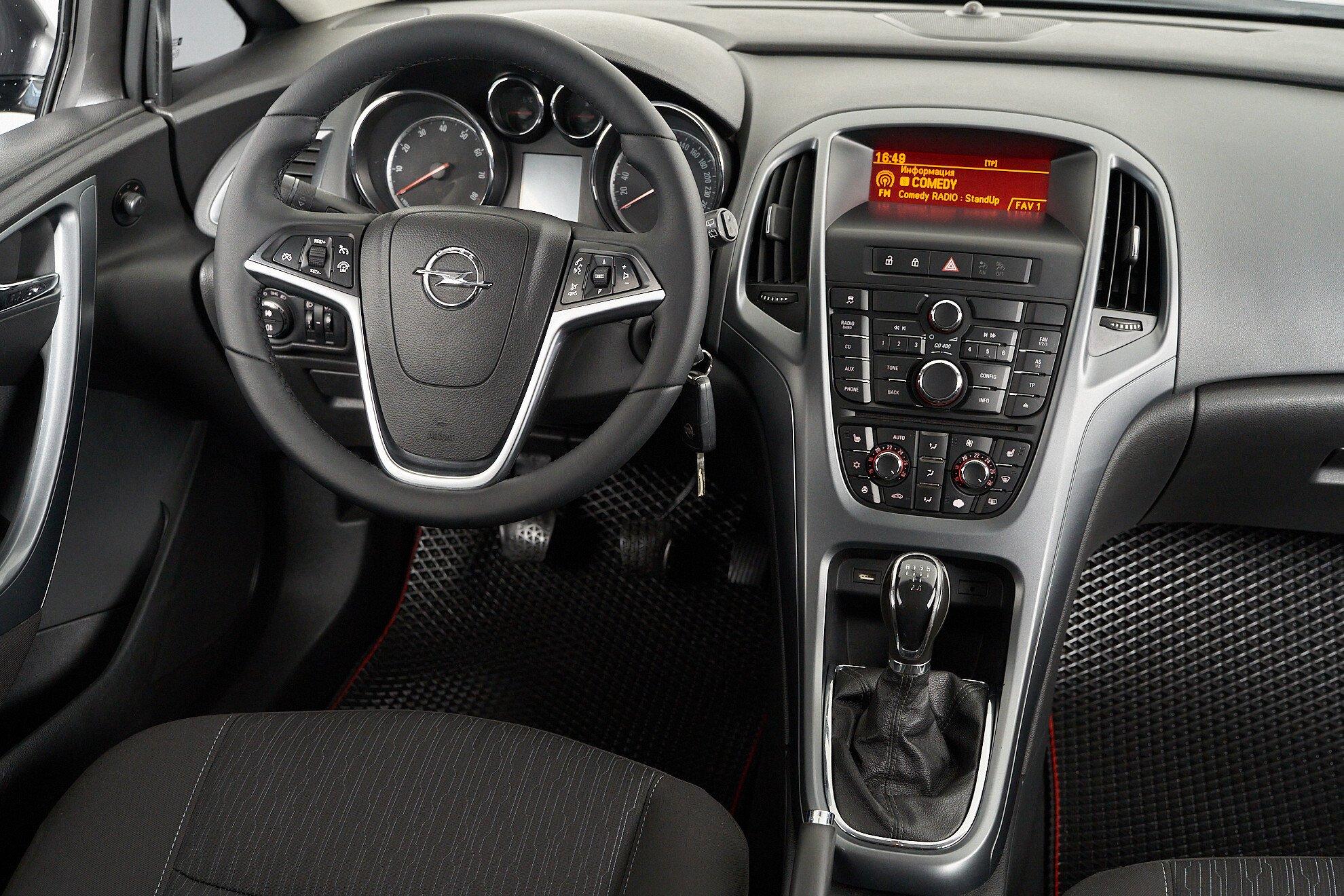 Opel Astra 2015, серый