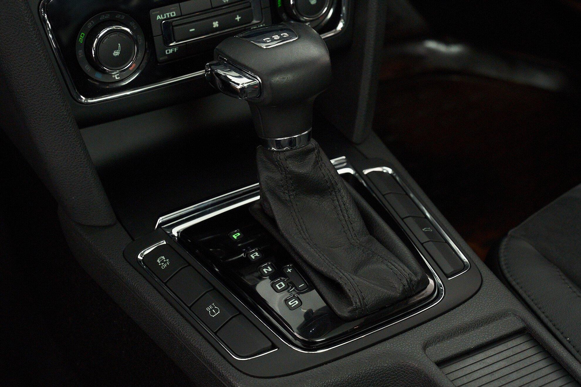 Skoda Superb 2011, черный