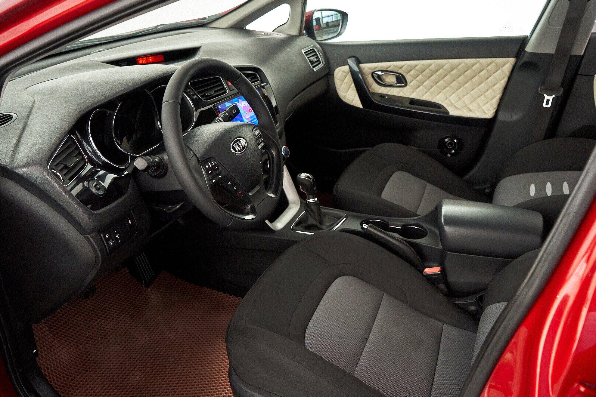 Kia Ceed 2012, красный