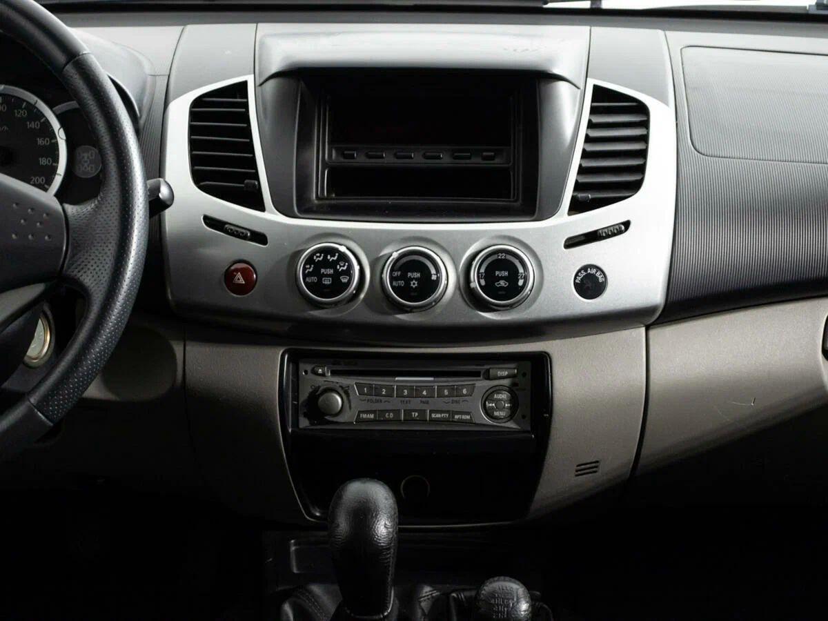 Mitsubishi L200 2013, черный