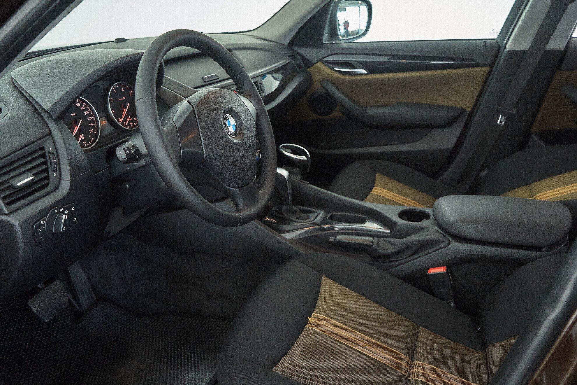 BMW X1 2013, коричневый