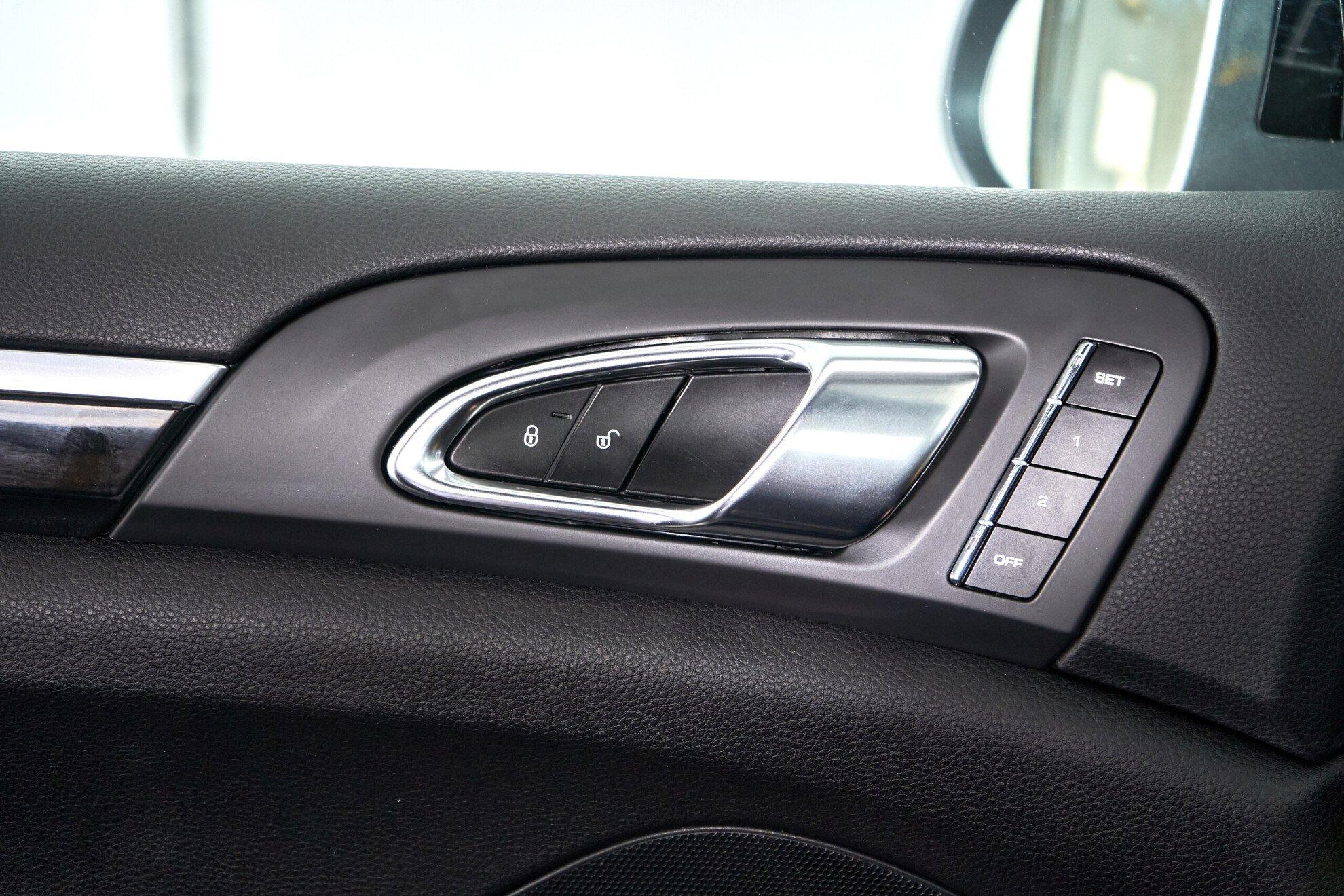 Porsche Cayenne 2012, черный