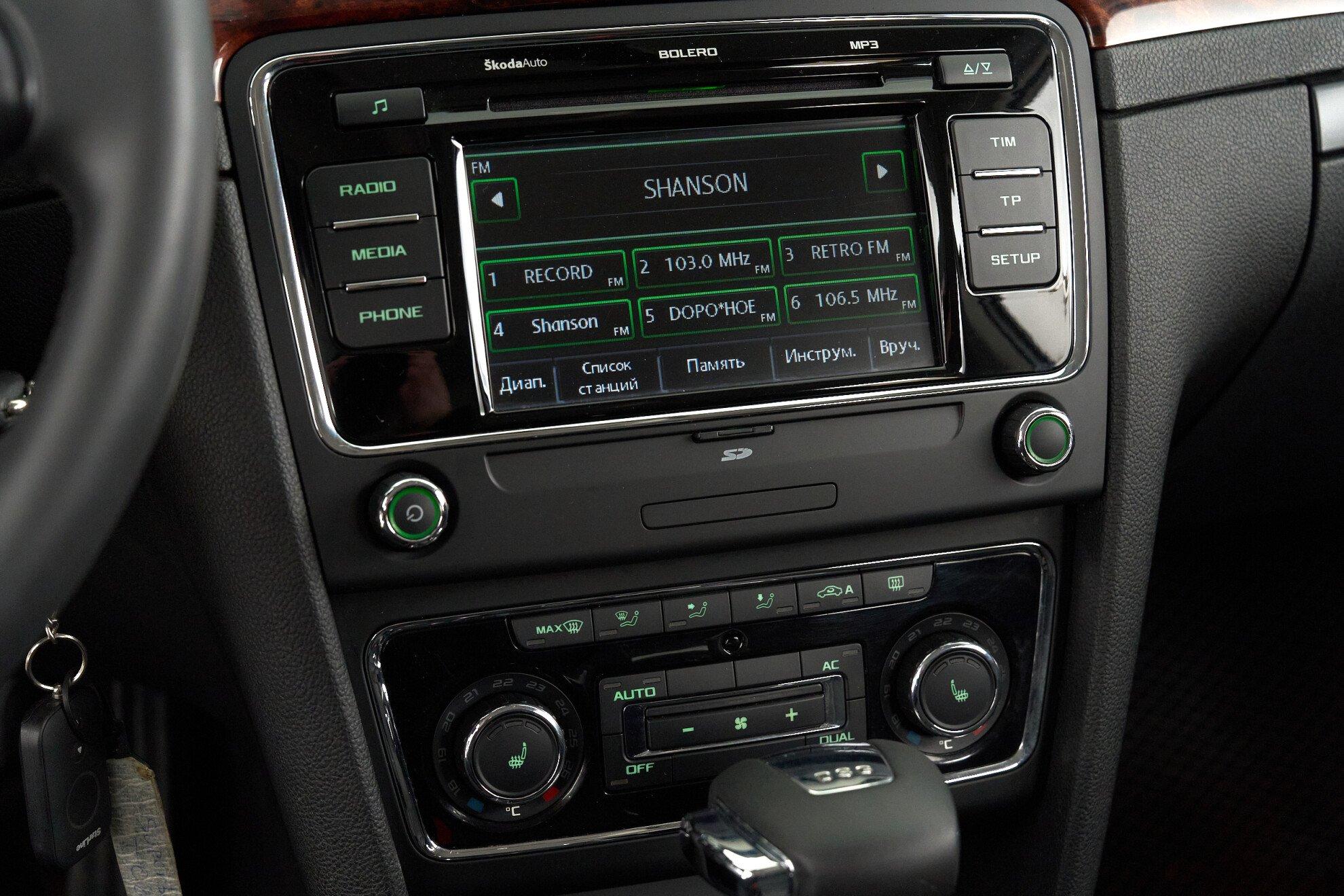 Skoda Superb 2011, серый