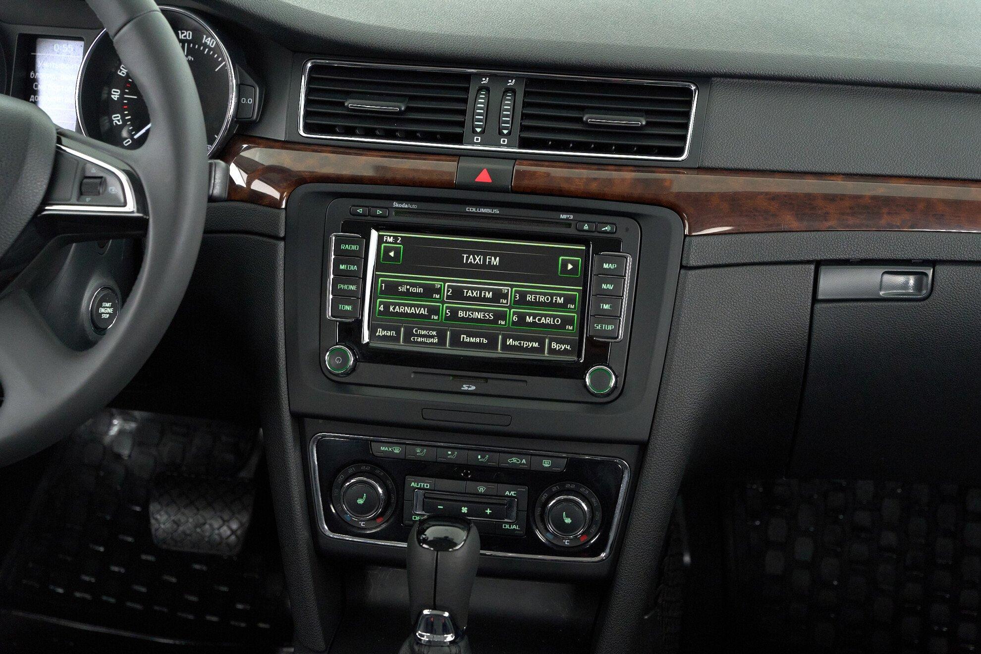 Skoda Superb 2014, черный