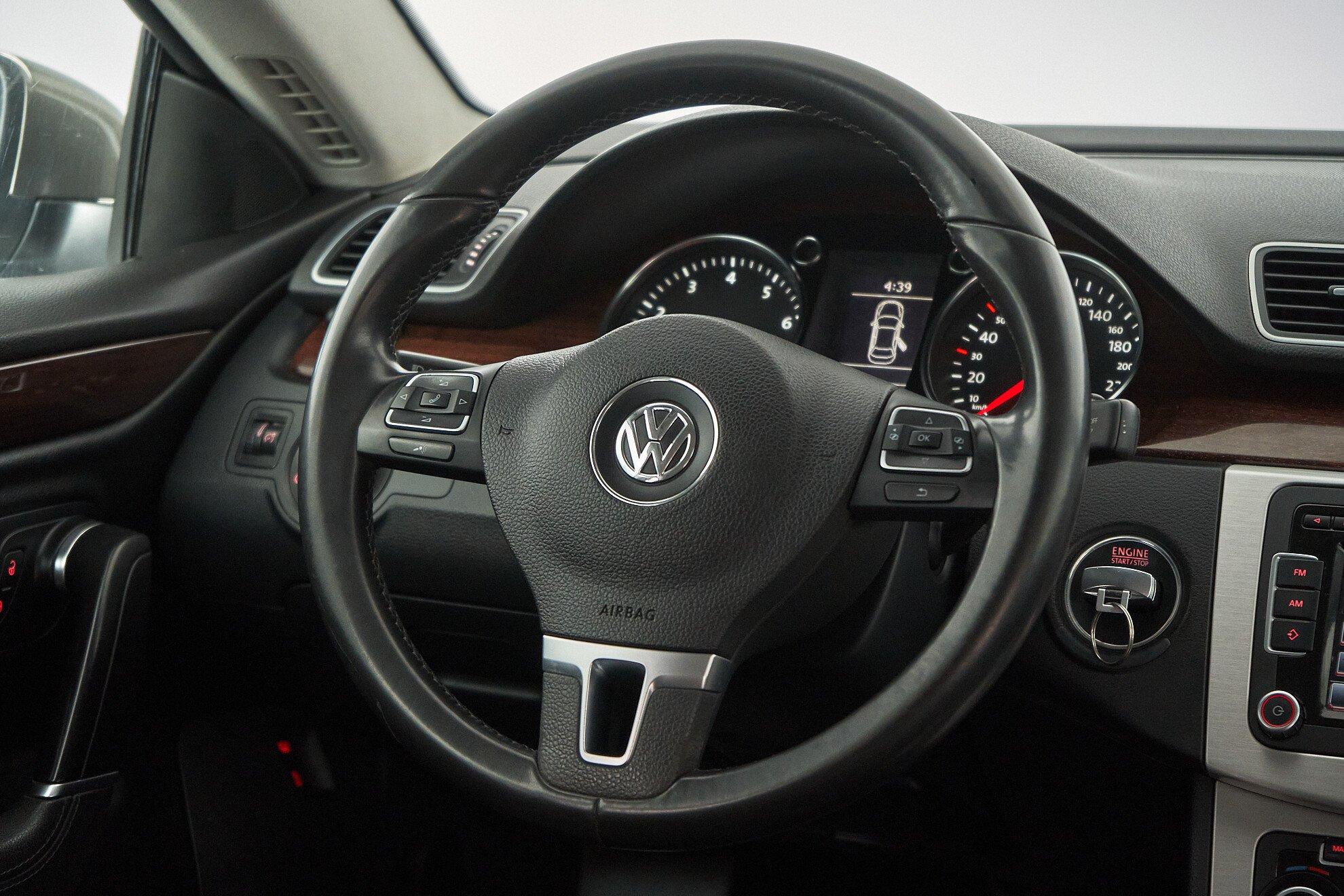 Volkswagen Passat CC 2011, бежевый