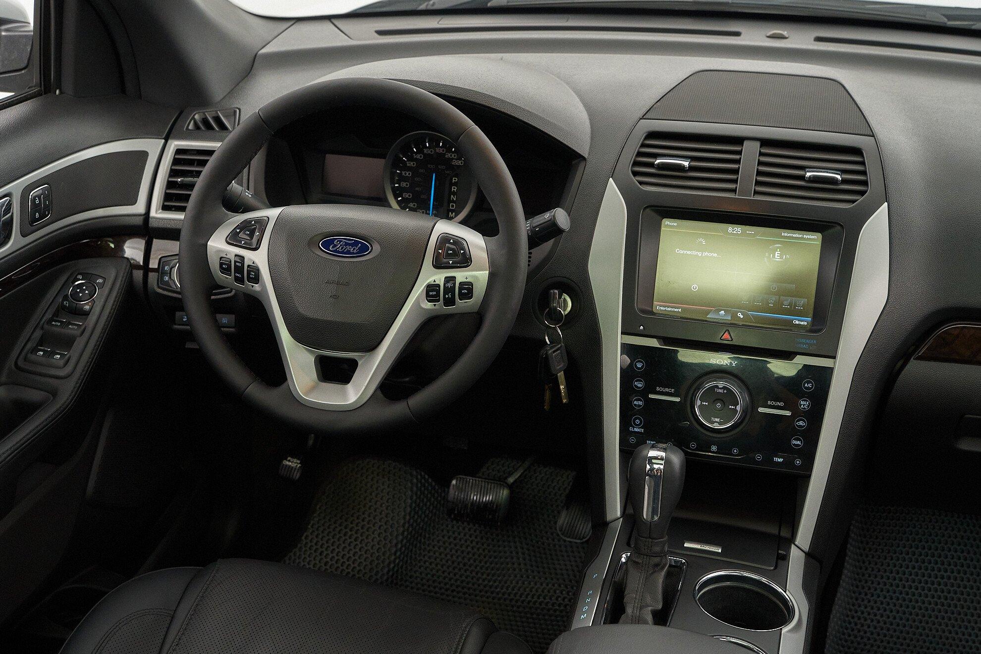 Ford Explorer 2013, белый