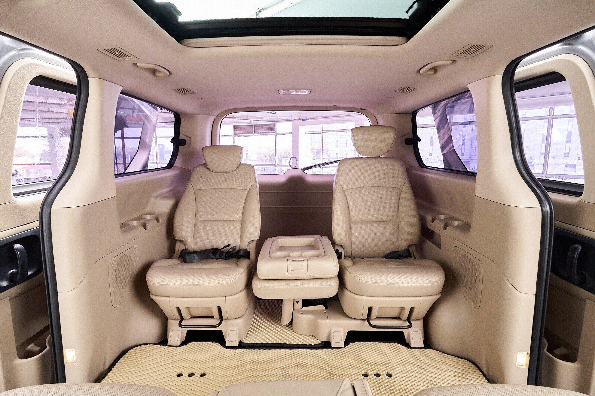 Hyundai Grand Starex 2013, серебряный