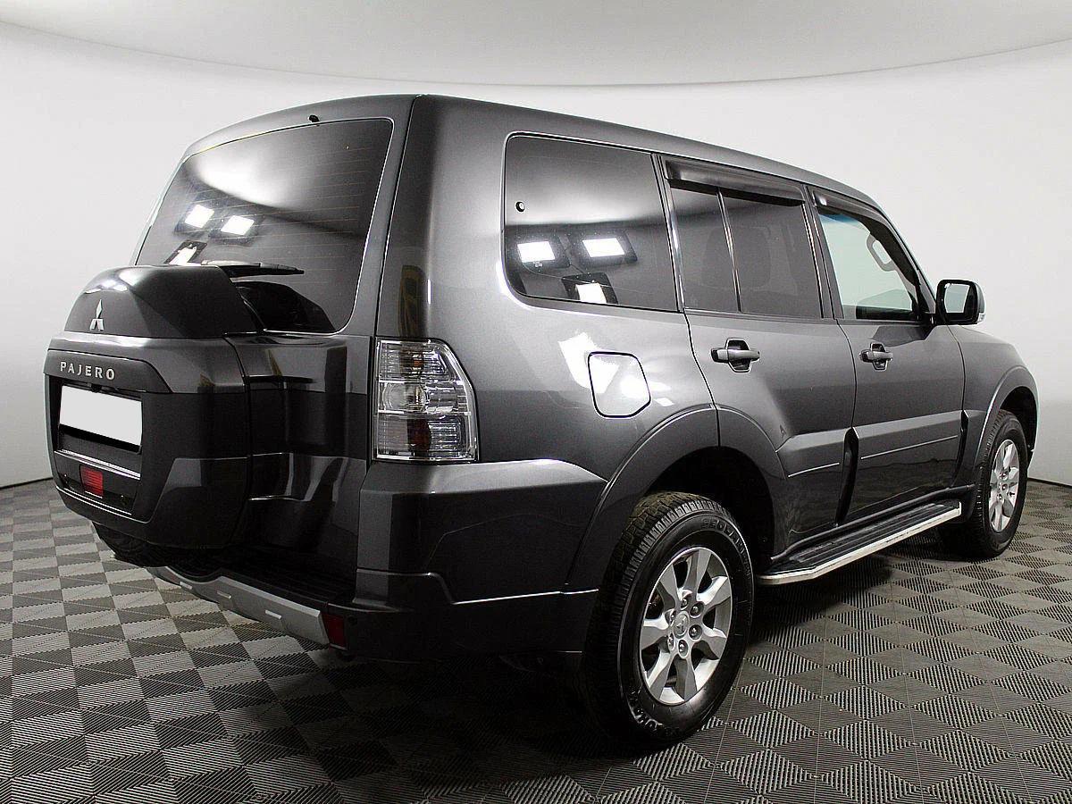 Mitsubishi Pajero 2018, серый