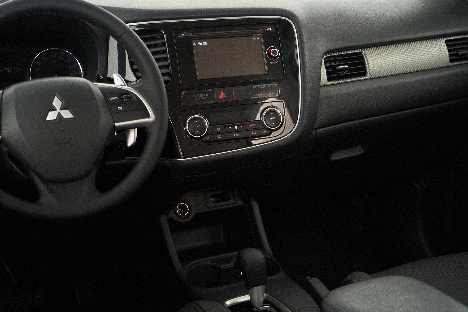 Mitsubishi Outlander 2014, белый