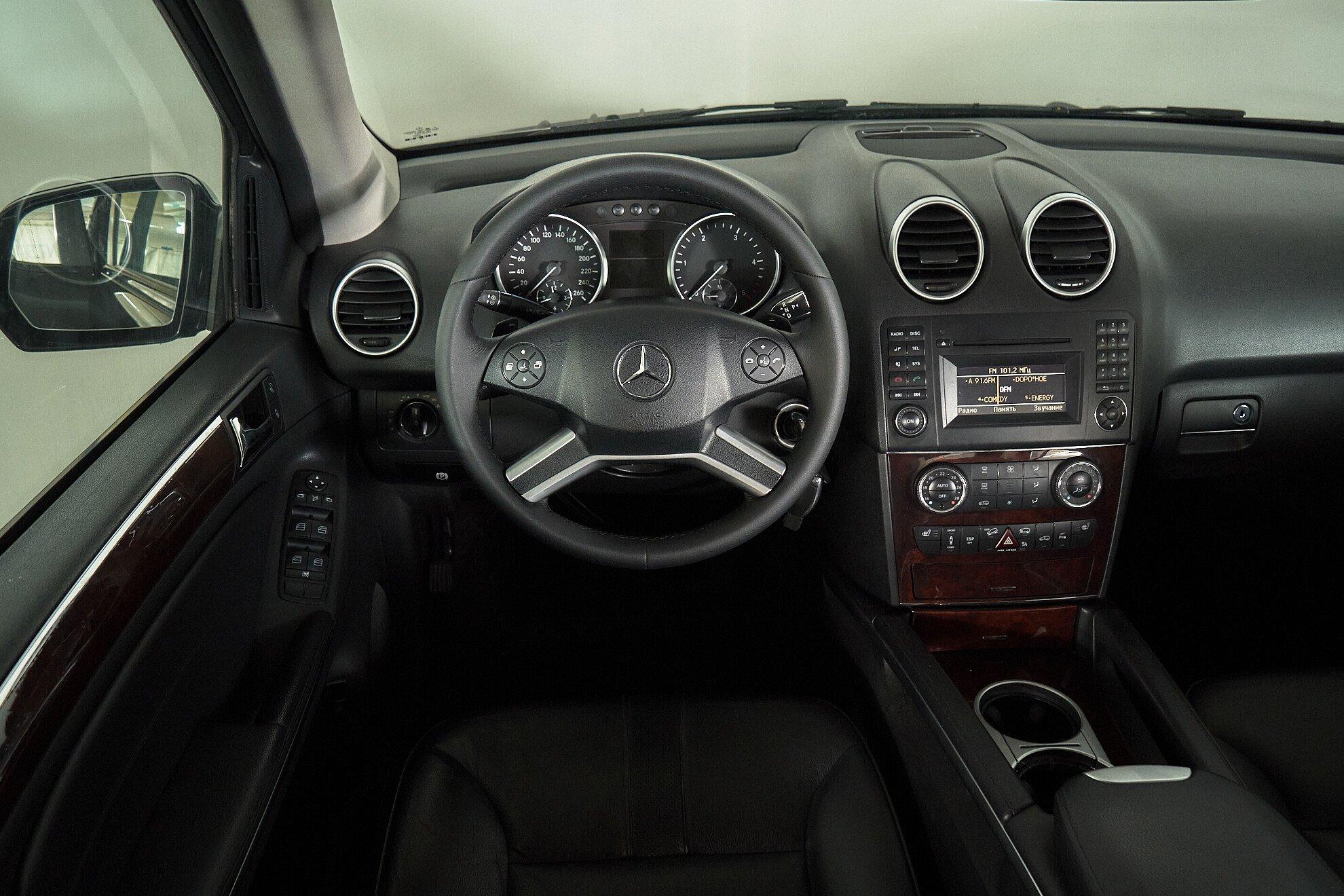 Mercedes-Benz M-Класс 2008, черный