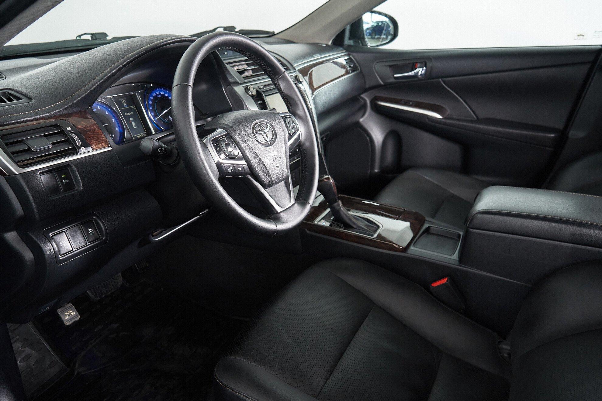 Toyota Camry 2017, черный