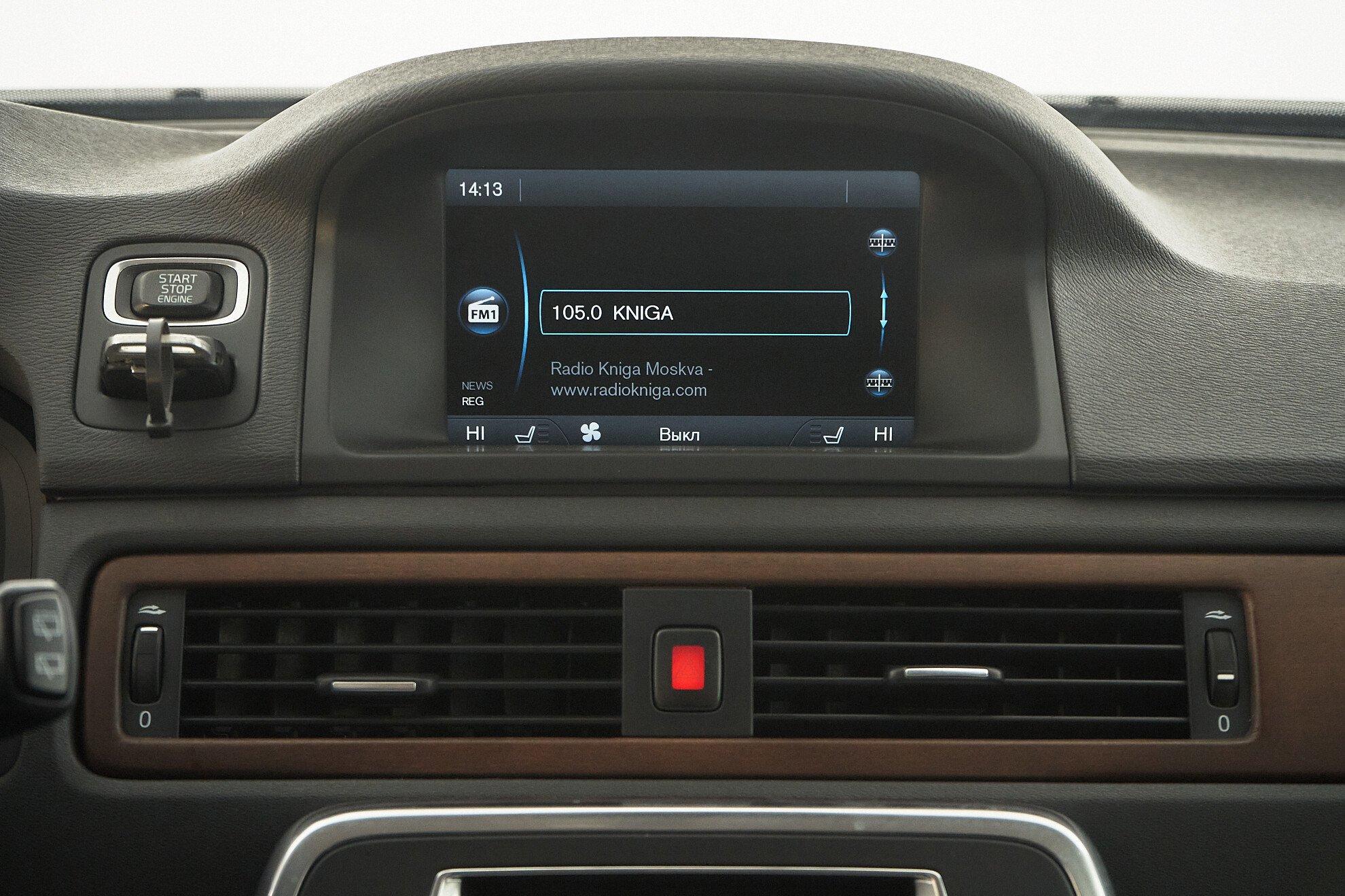 Volvo XC70 2012, черный
