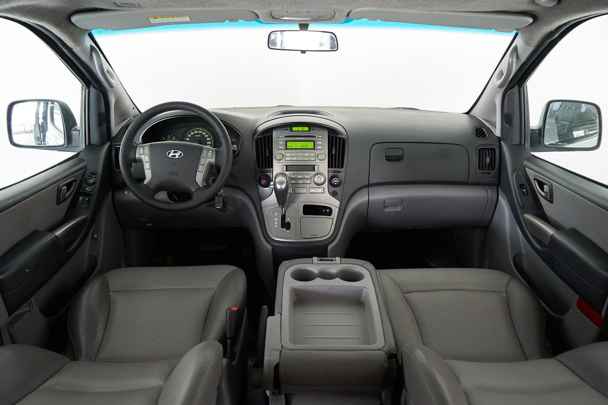Hyundai Grand Starex 2008, серебряный