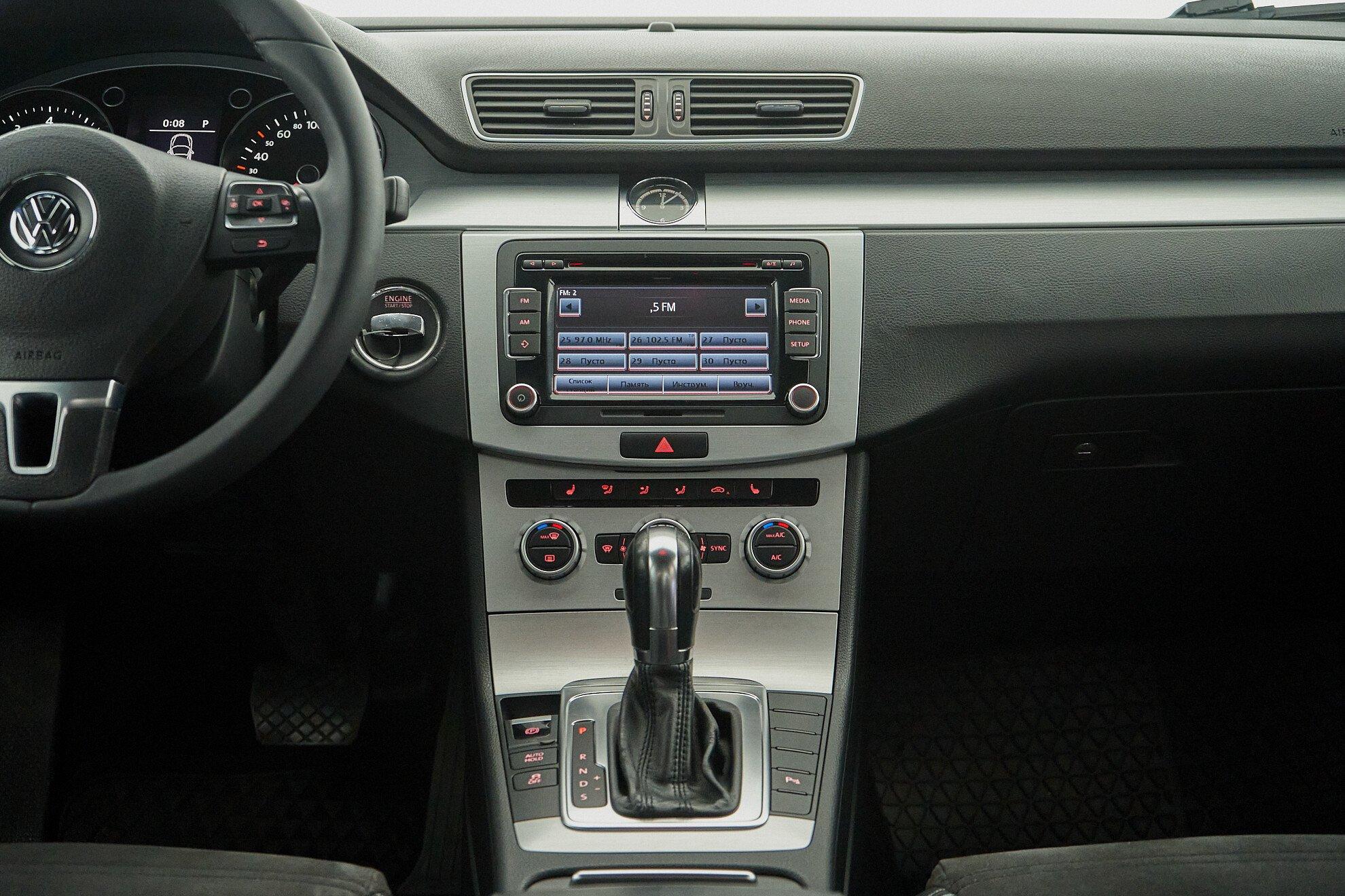 Volkswagen Passat CC 2013, белый