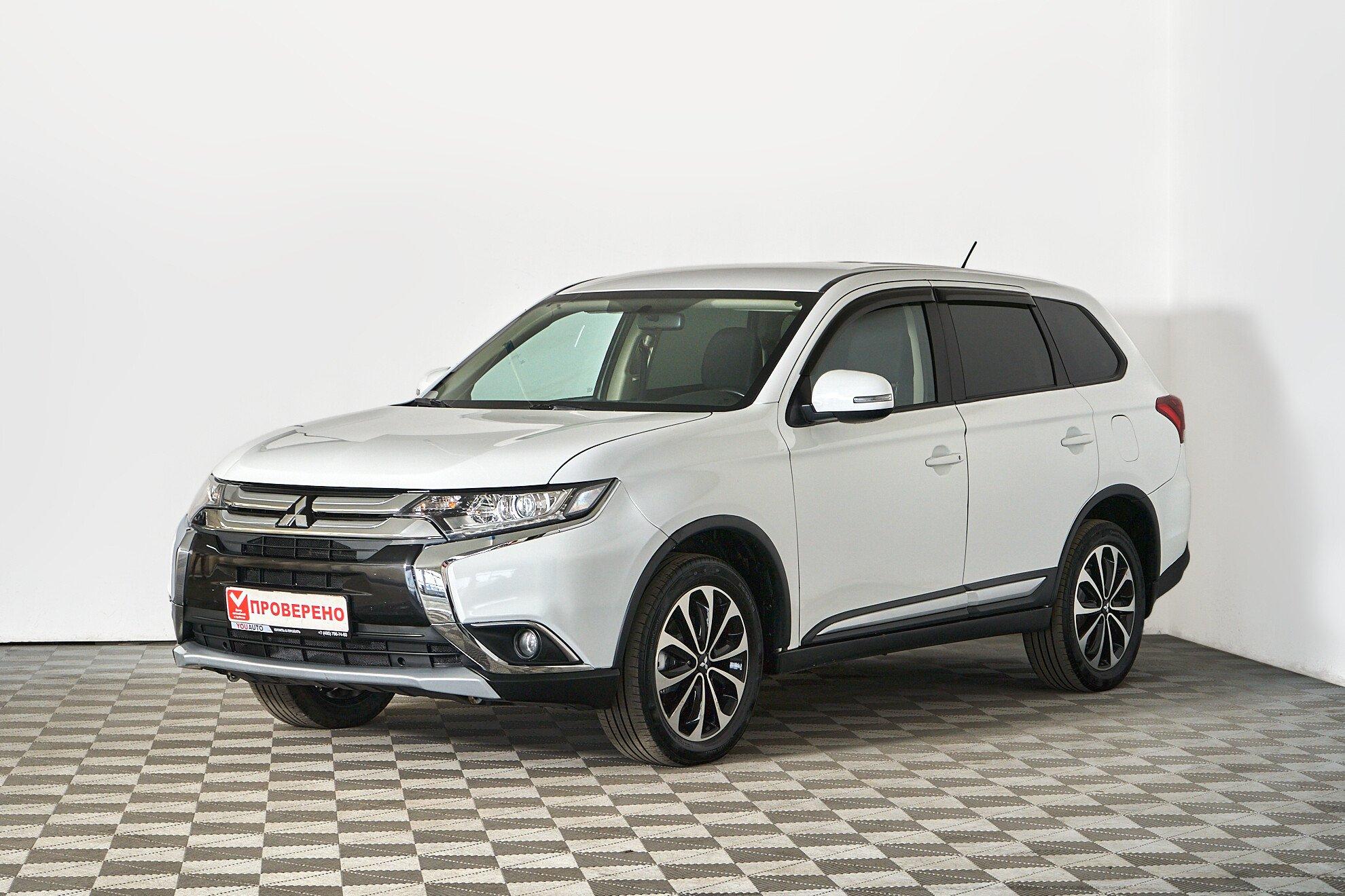 Mitsubishi Outlander 2017, белый
