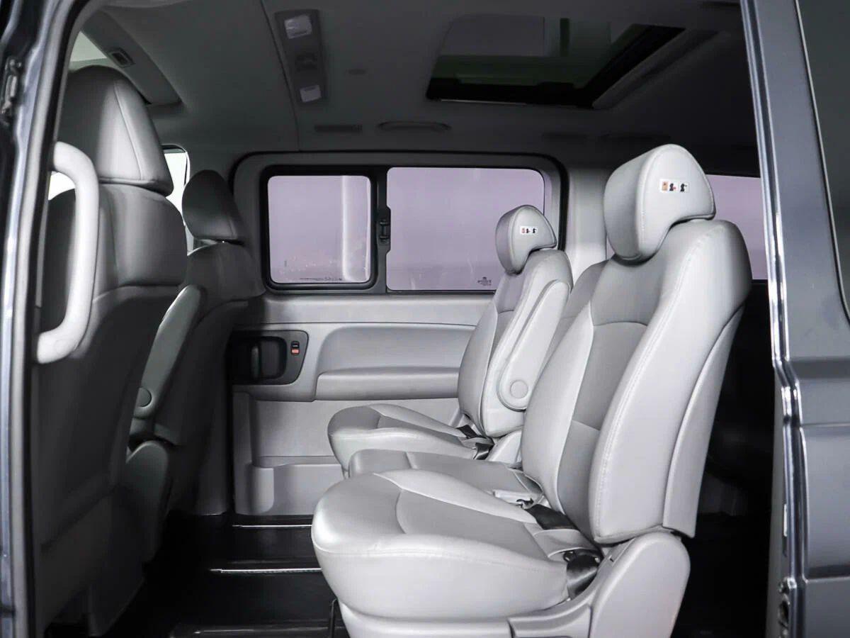 Hyundai Grand Starex 2018, синий