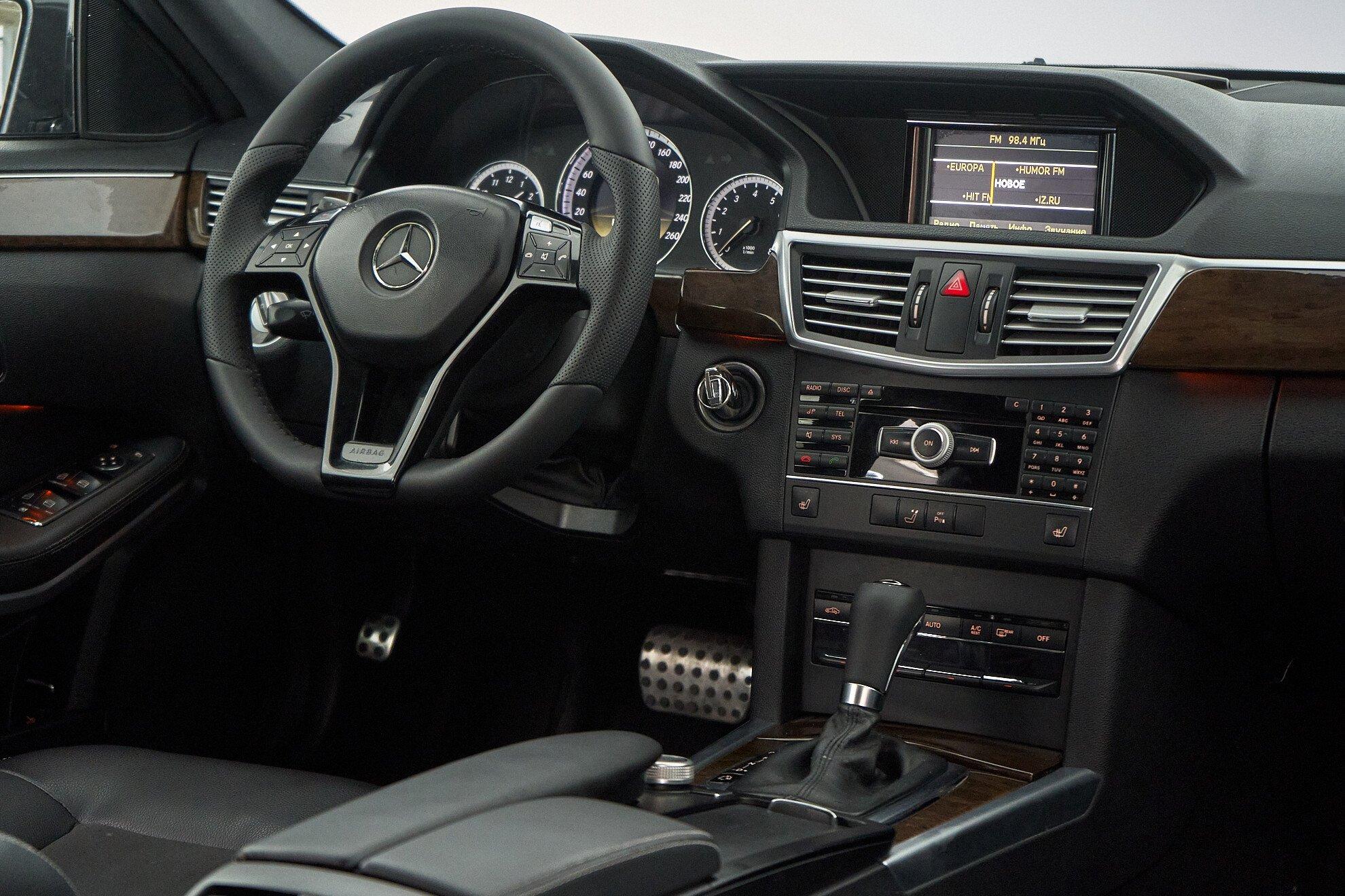 Mercedes-Benz E-Класс 2011, черный