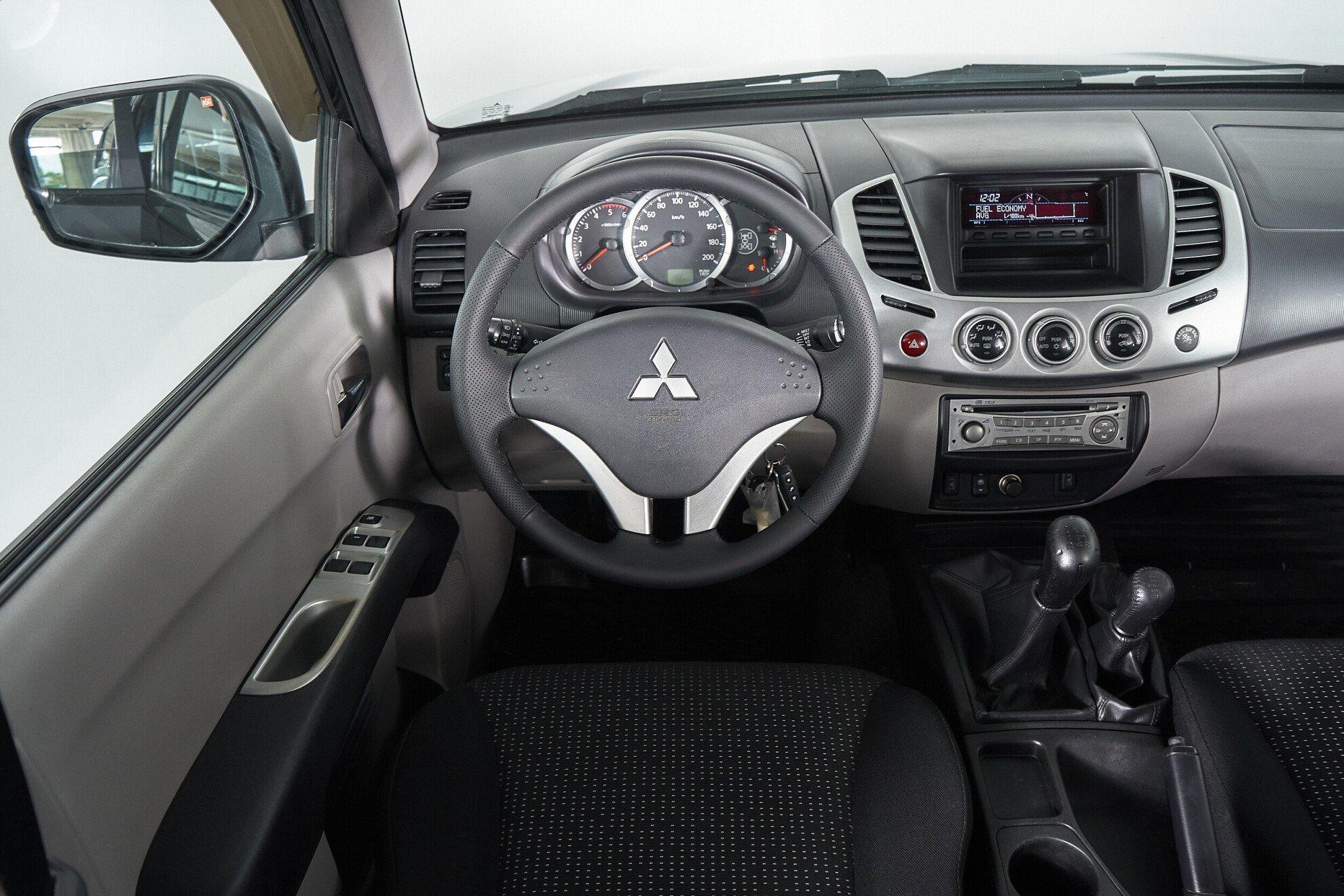Mitsubishi L200 2014, черный