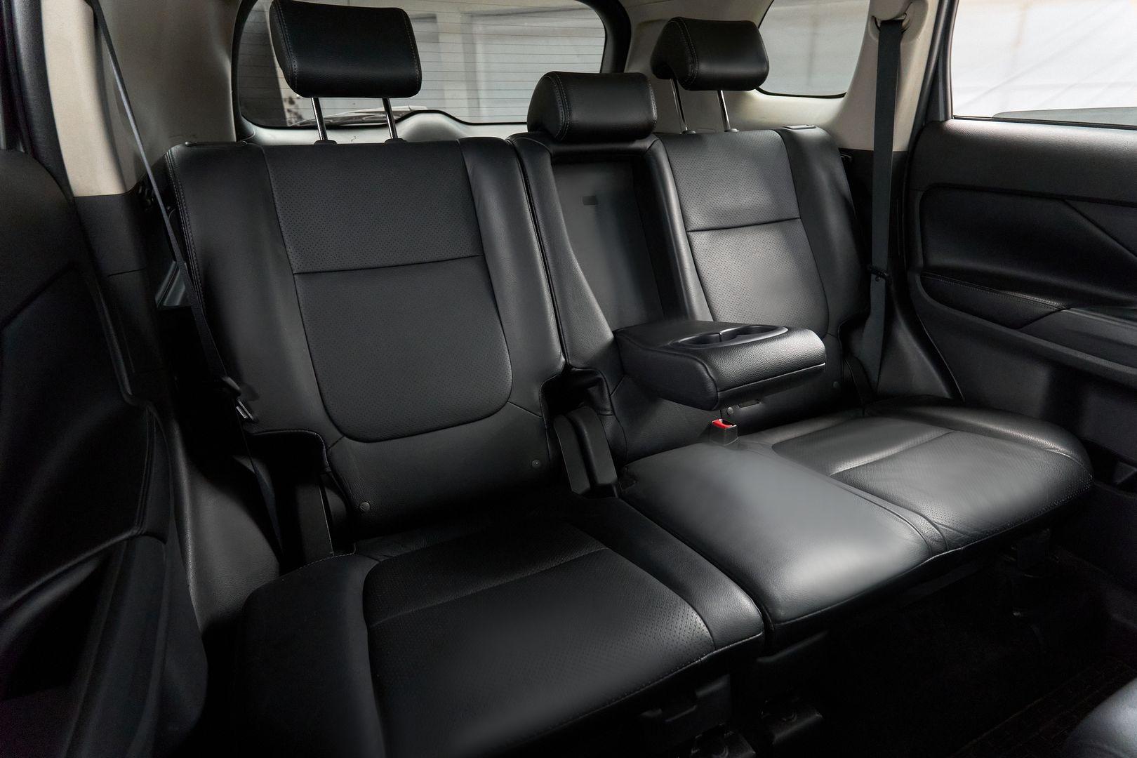 Mitsubishi Outlander 2012, серый