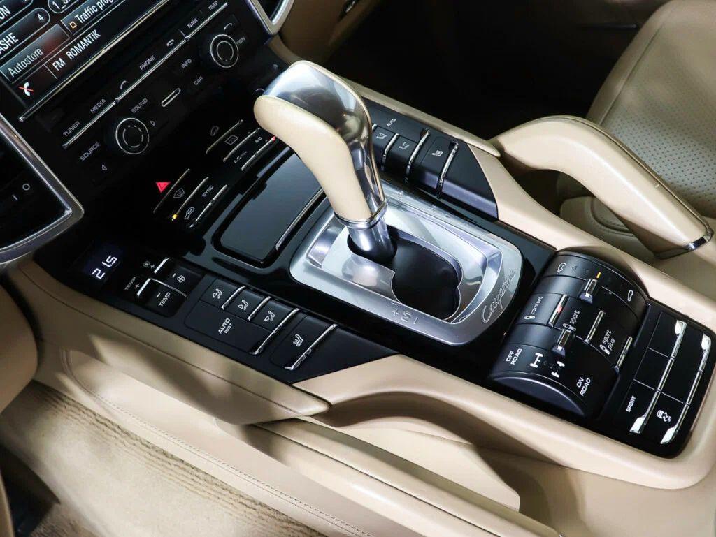 Porsche Cayenne 2018, белый