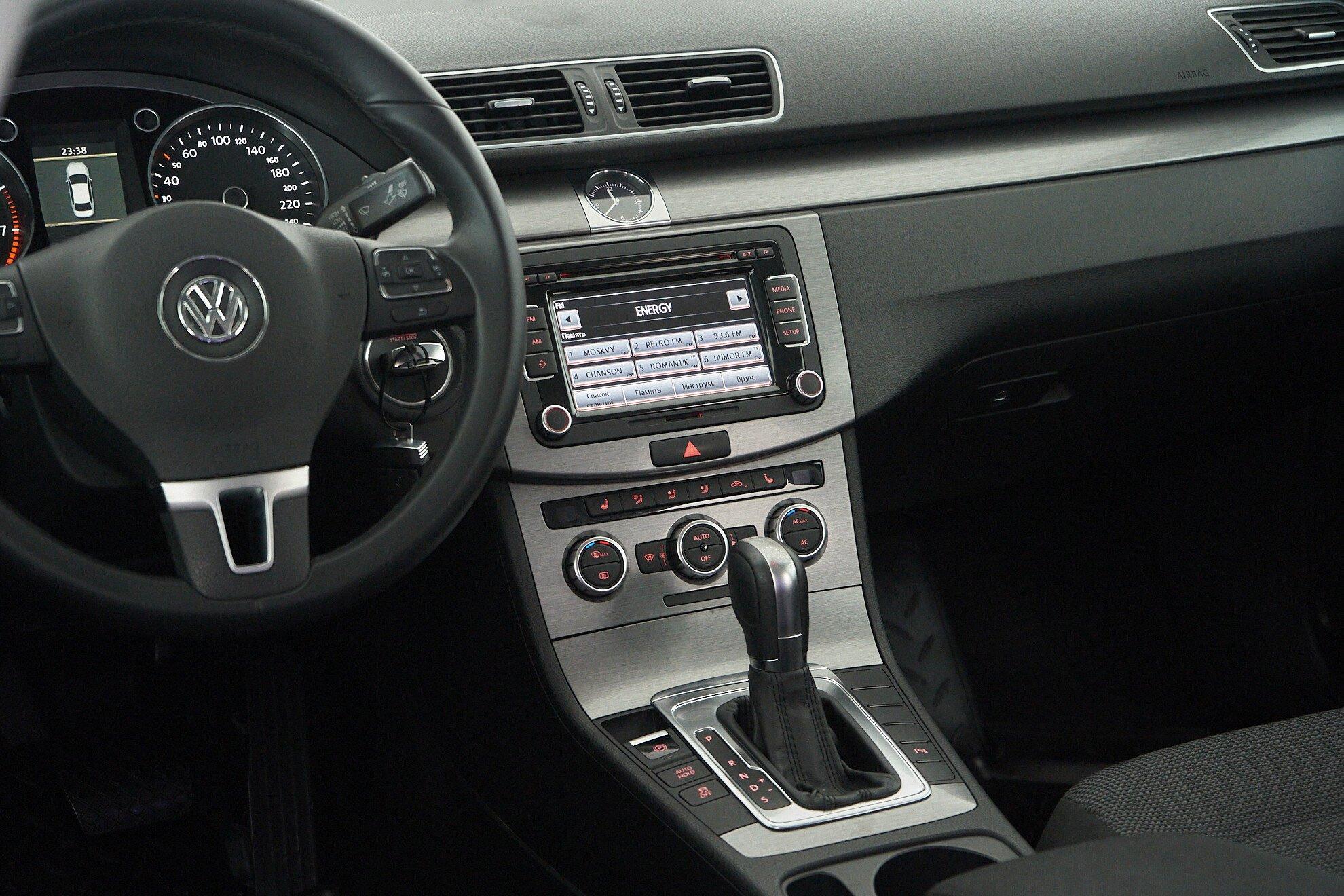 Volkswagen Passat 2012, черный