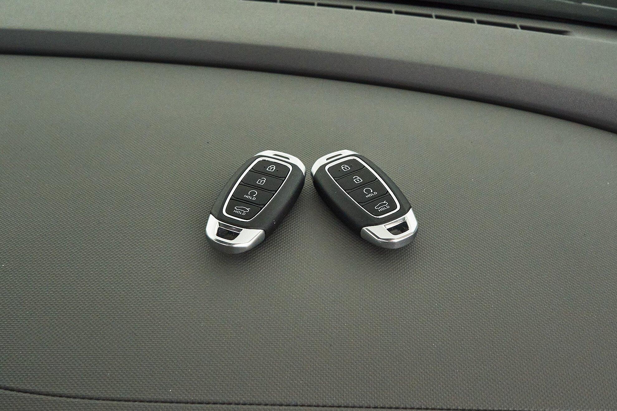 Hyundai Elantra 2022, черный