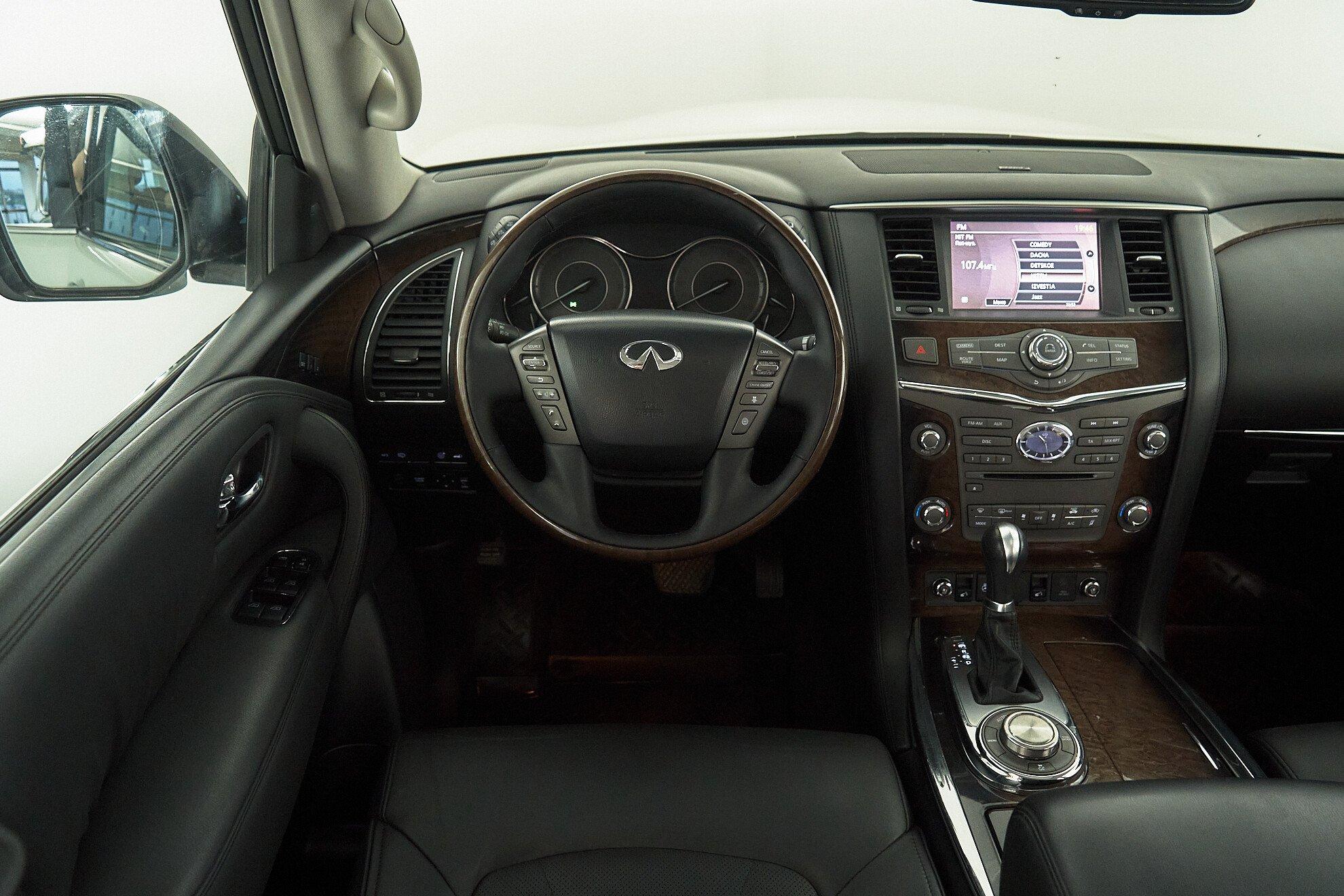 Infiniti QX56 2011, белый