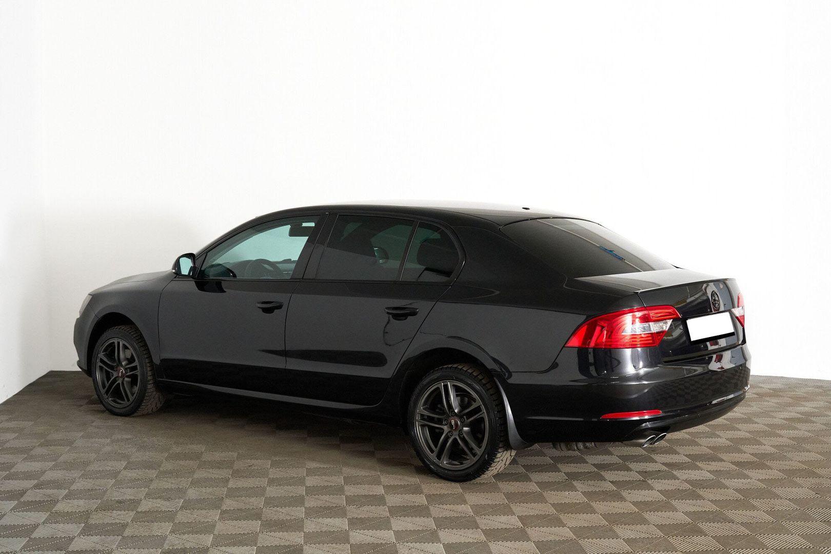 Skoda Superb 2014, черный