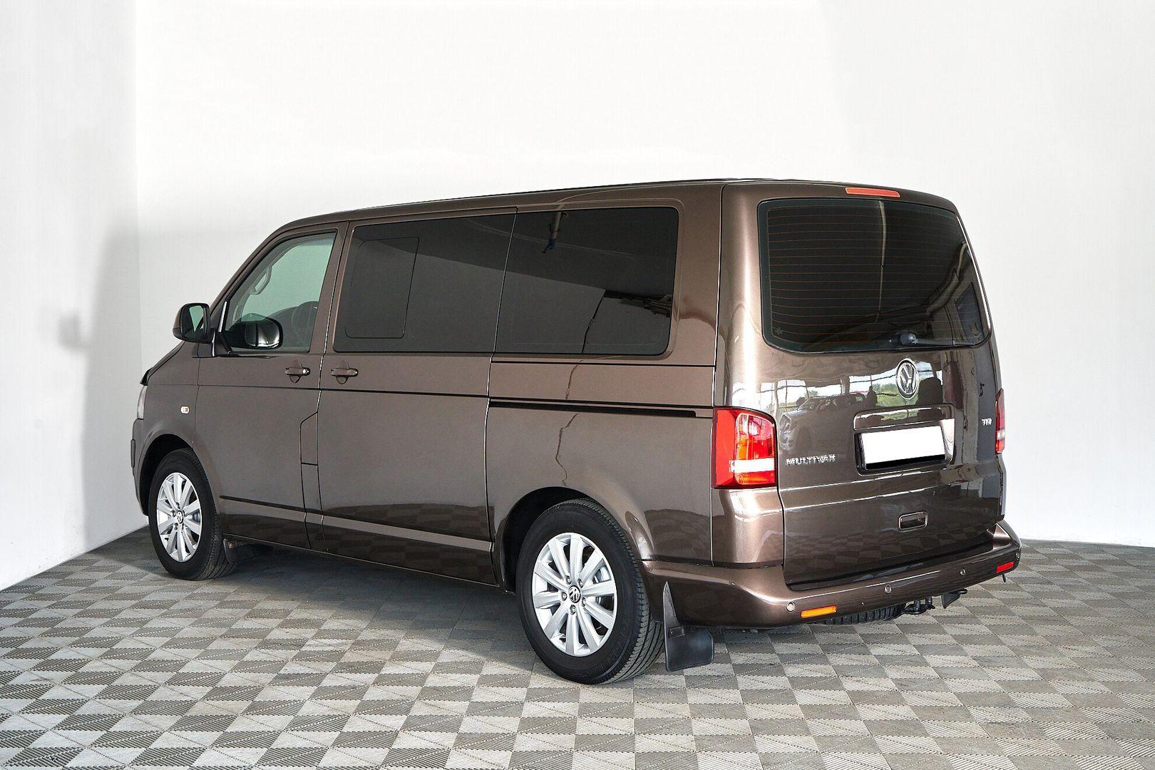 Volkswagen Multivan 2010, коричневый