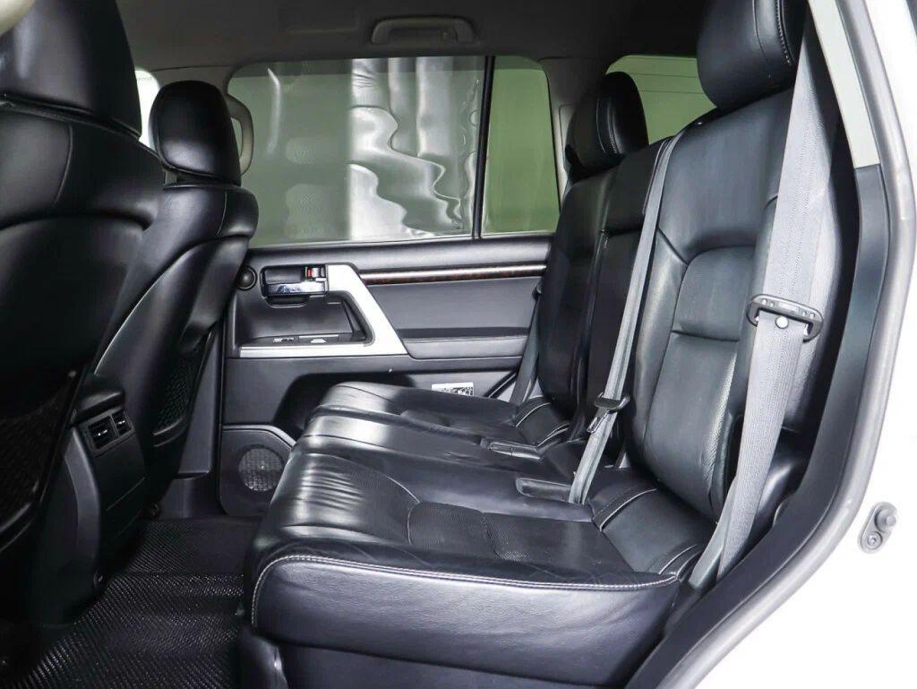 Toyota Land Cruiser 2015, белый