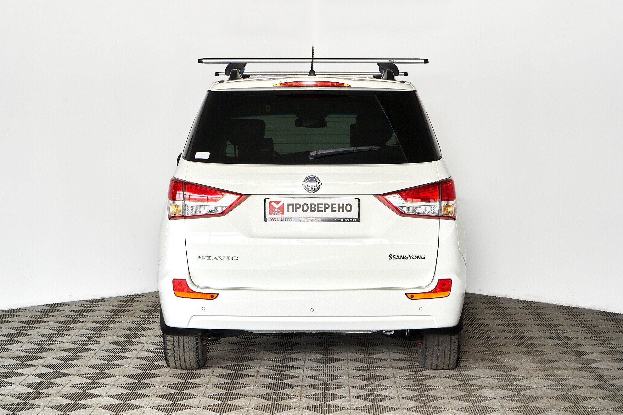 SsangYong Stavic 2014, белый