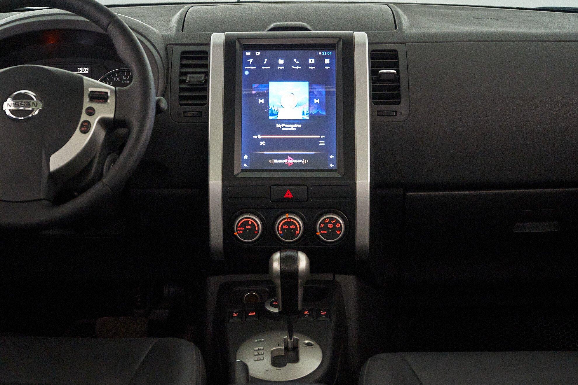 Nissan X-Trail 2011, черный