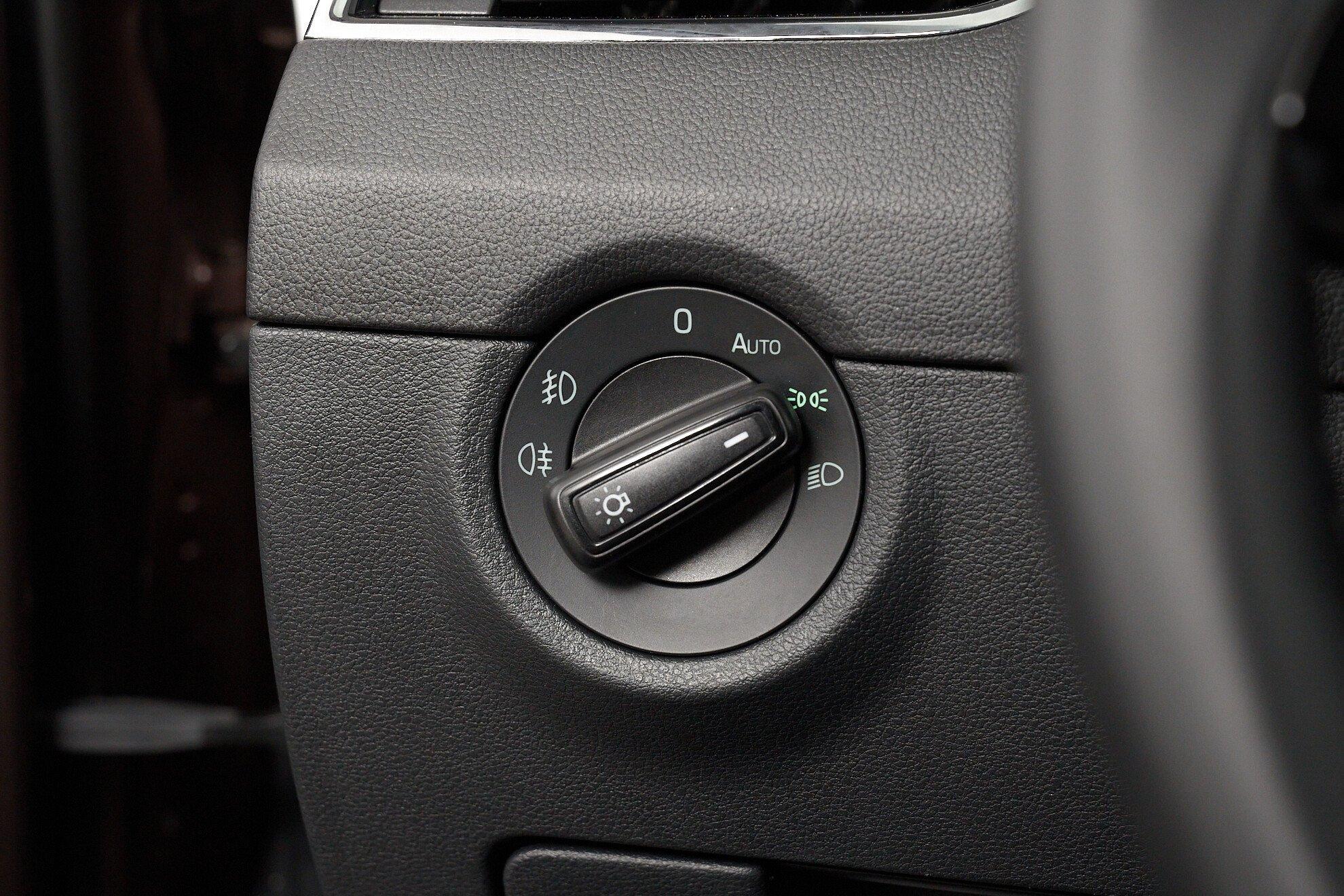 Skoda Octavia 2016, коричневый