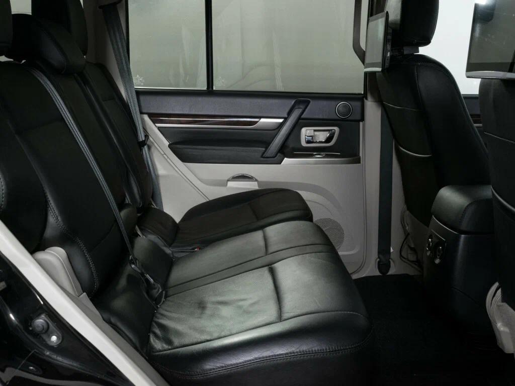Mitsubishi Pajero 2021, черный