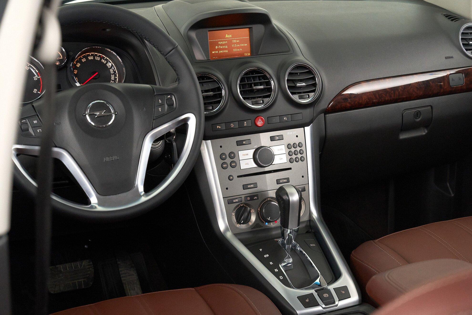 Opel Antara 2013, черный