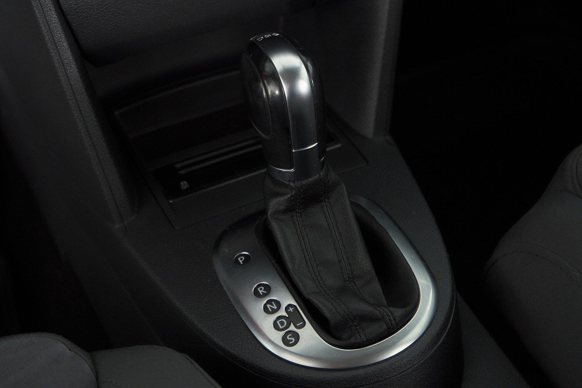 Volkswagen Touran 2012, черный