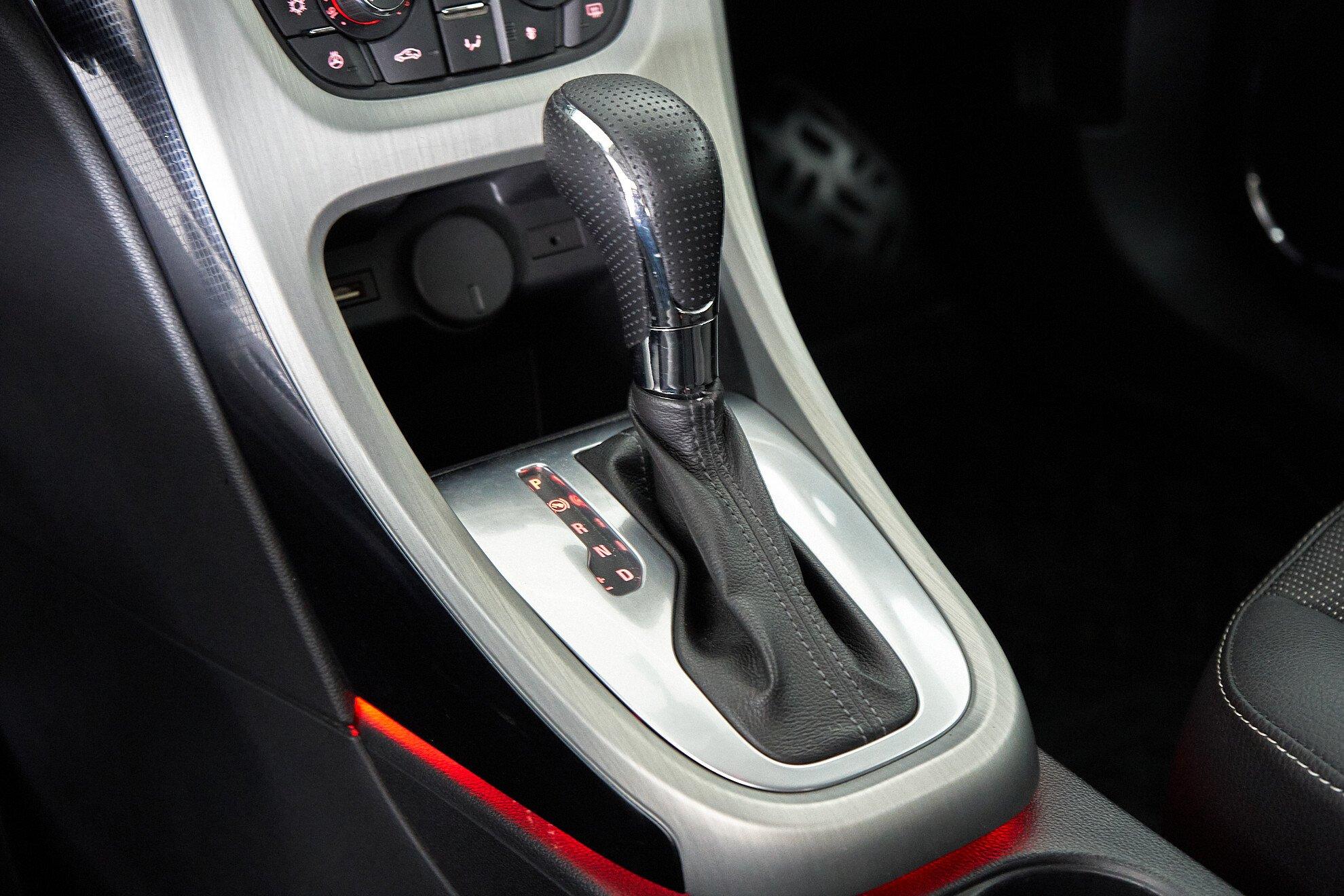 Opel Astra 2013, черный