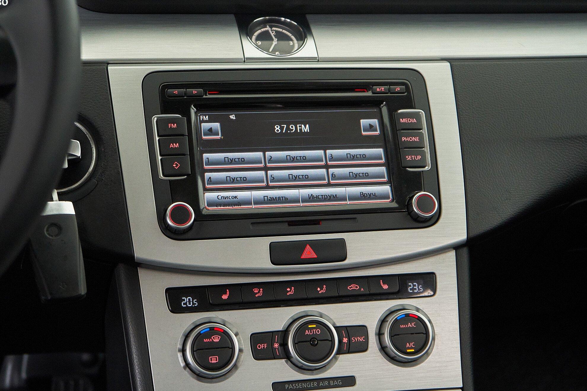 Volkswagen Passat CC 2012, белый