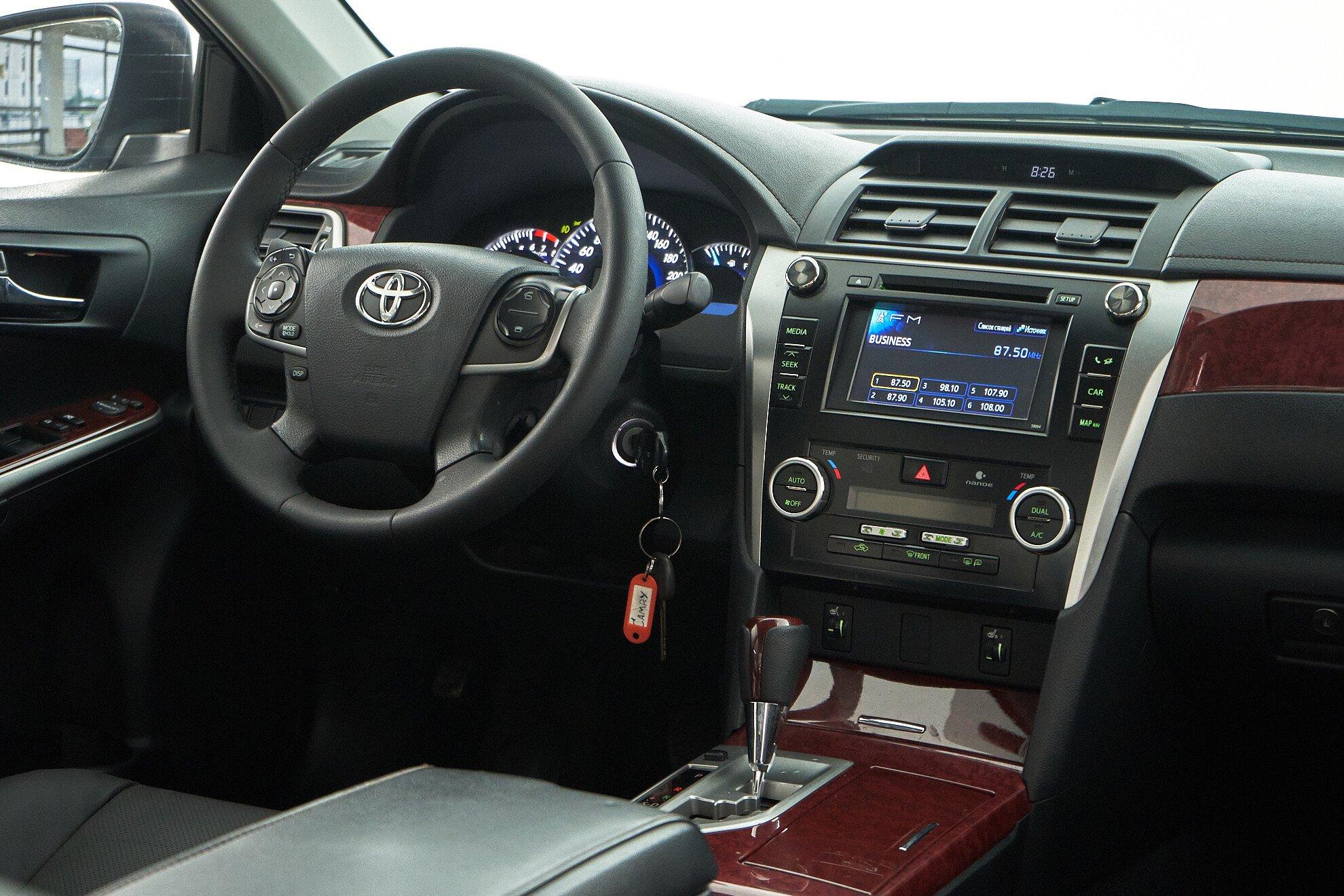 Toyota Camry 2014, черный
