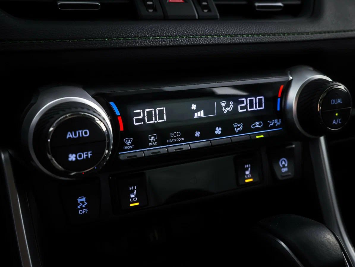 Toyota RAV4 2025, белый