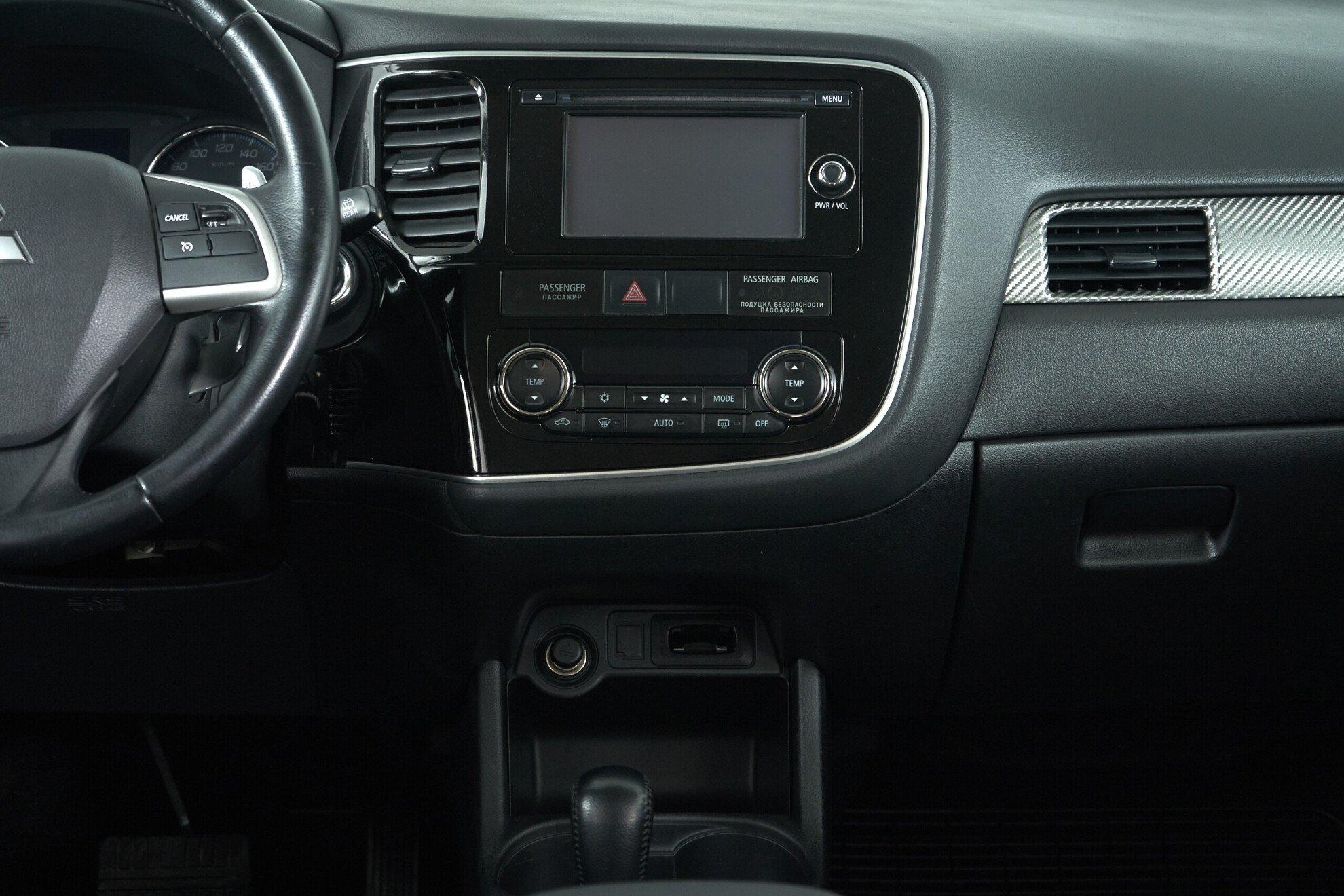 Mitsubishi Outlander 2014, черный